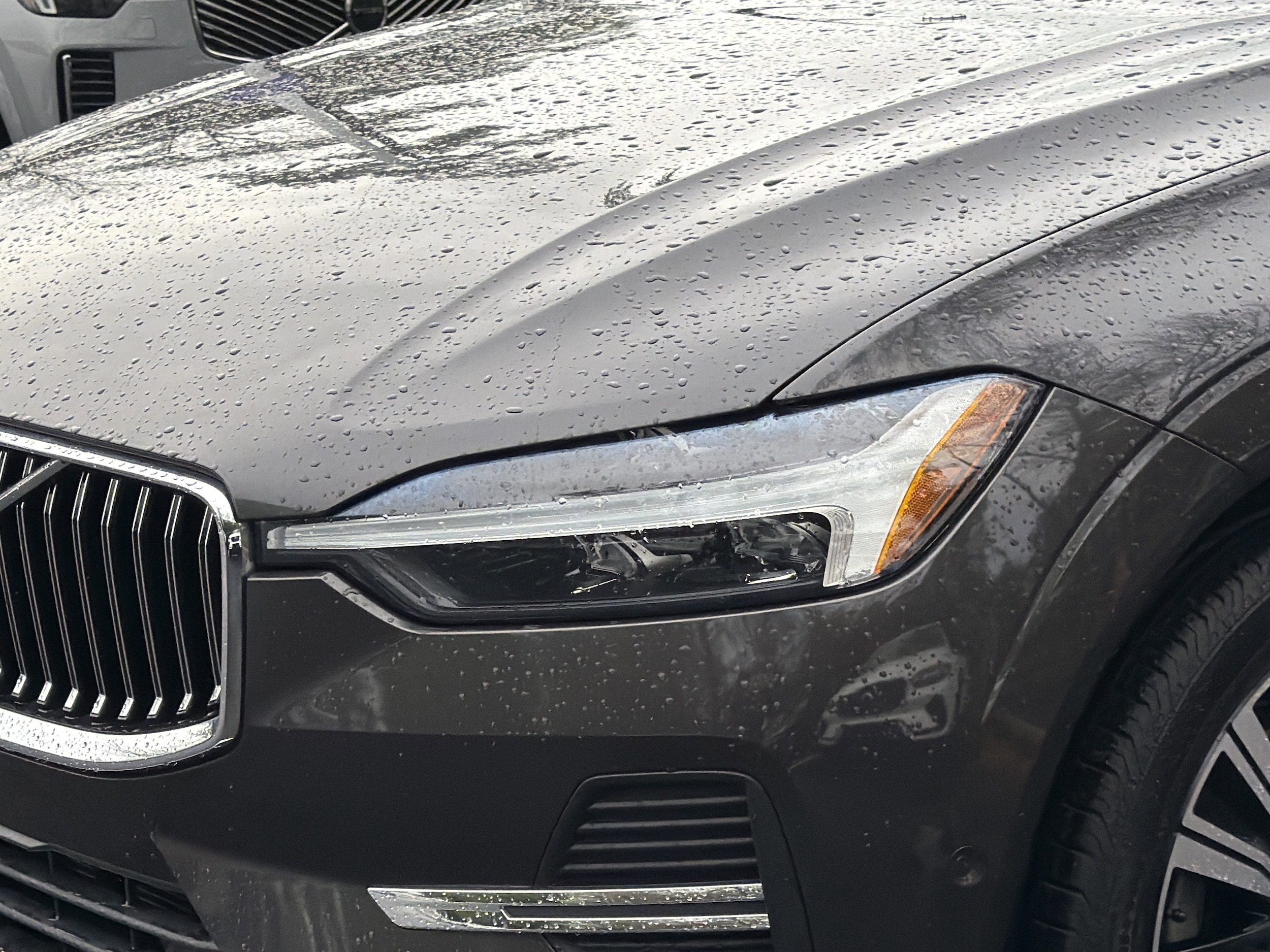 2023 Volvo XC60 Plus Bright Theme photo 5