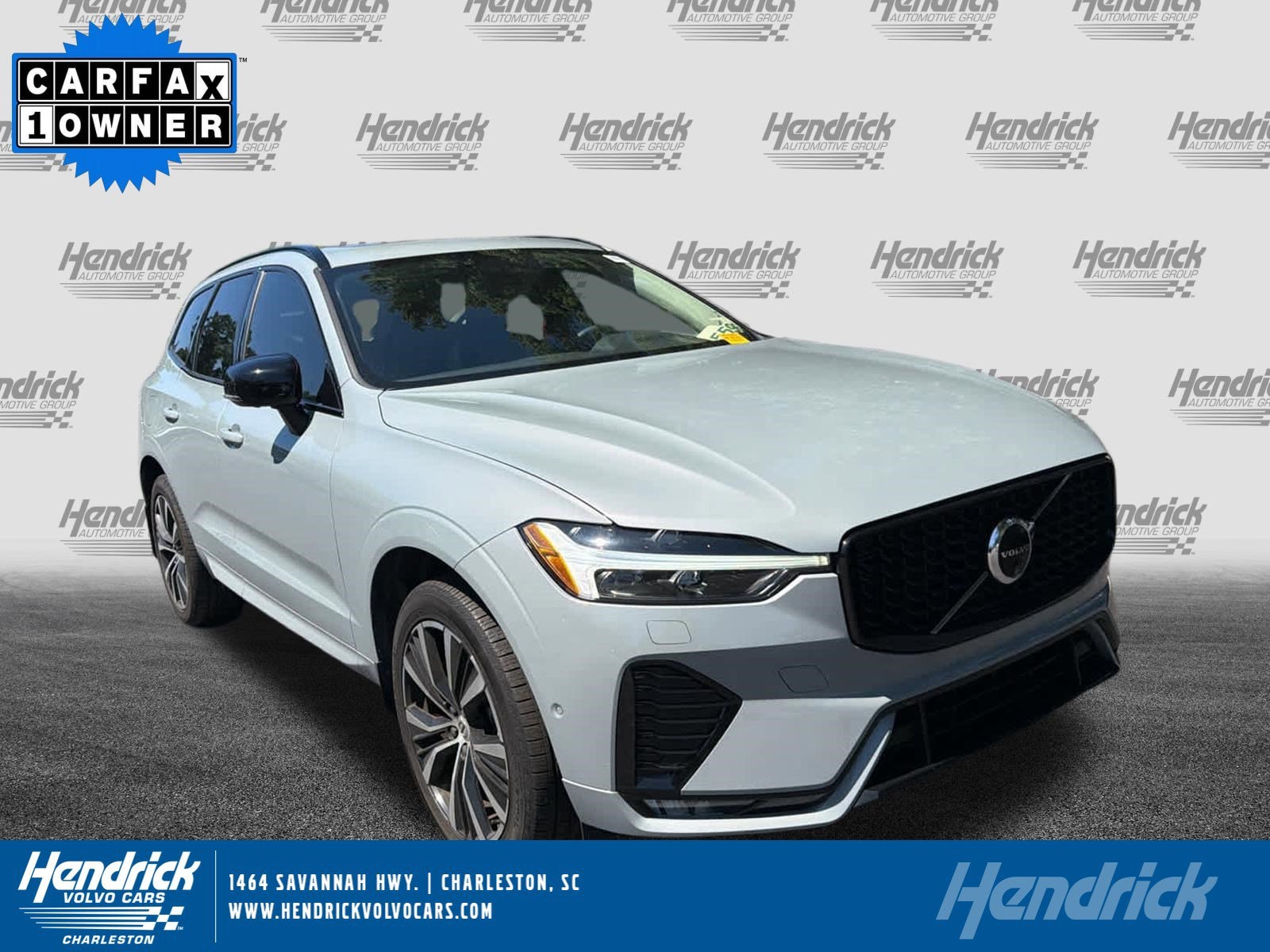 2024 Volvo XC60 B5 Plus Dark Theme AWD's photo