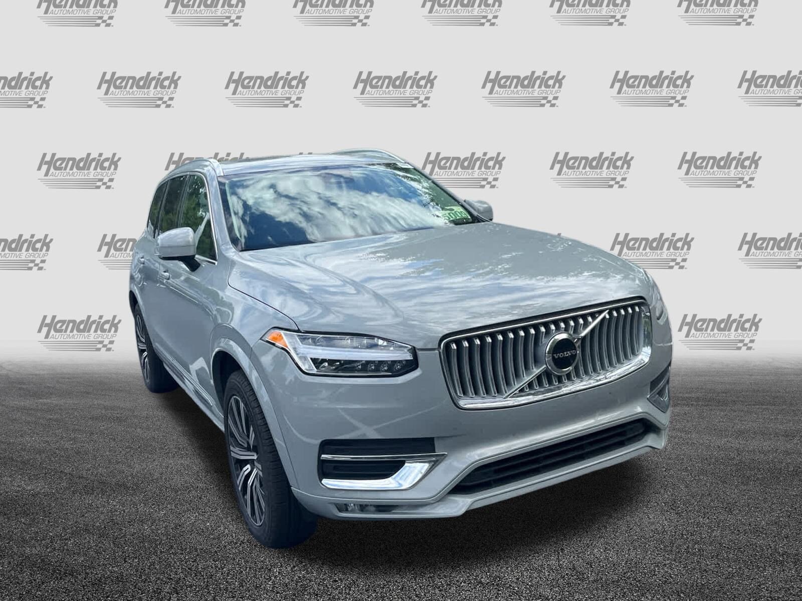 2025 Volvo XC90 Core photo 3