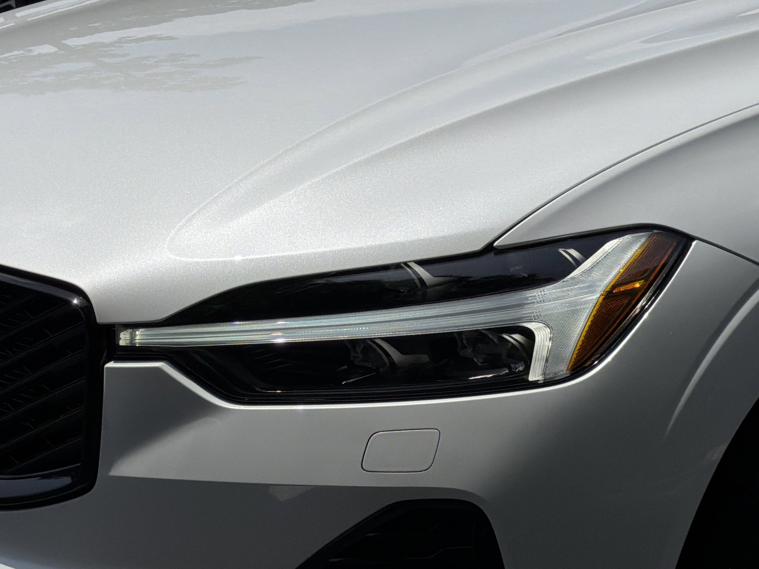 2026 Volvo XC60 Plus photo 5