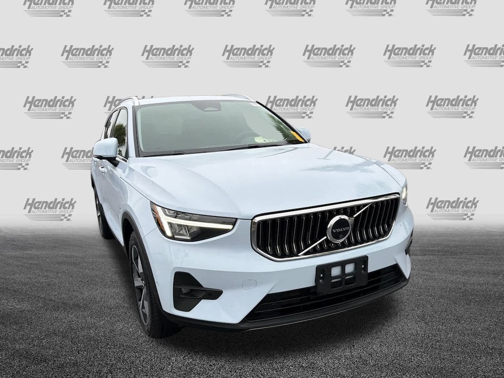 Certified 2025 Volvo XC40 Plus Bright Theme SUV