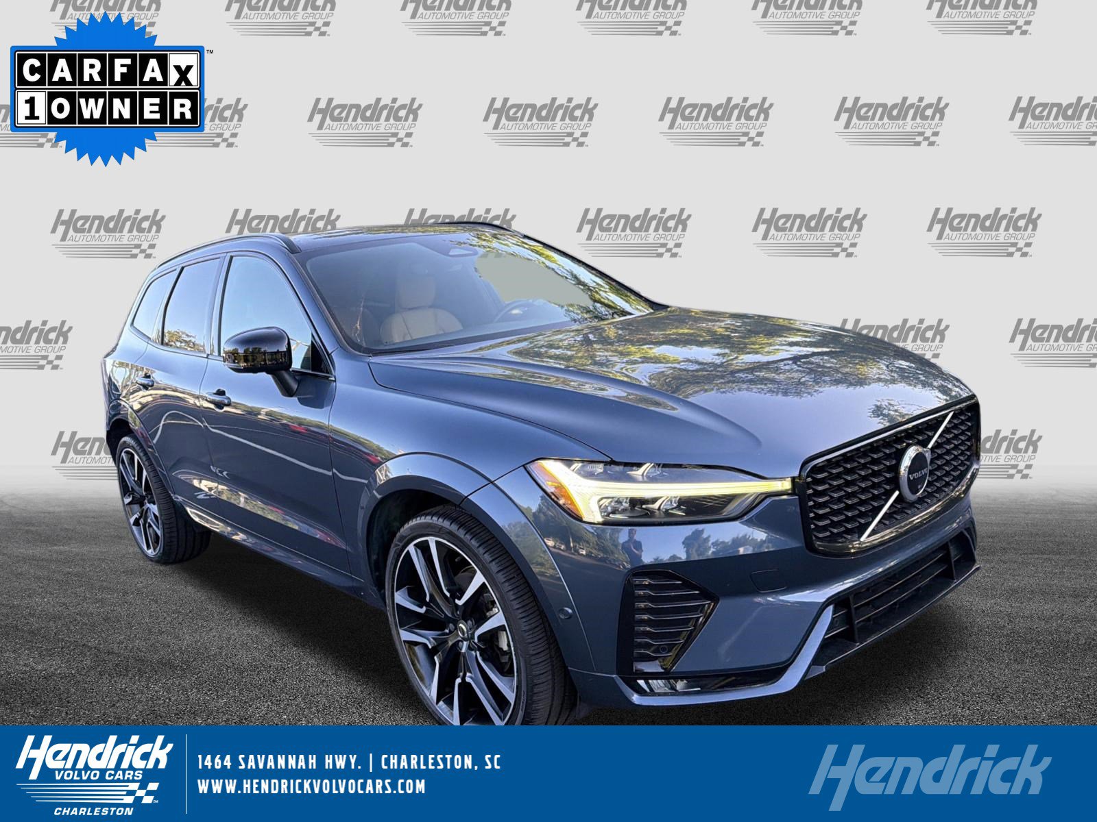 2023 Volvo XC60 B5 Ultimate Dark Theme FWD's photo