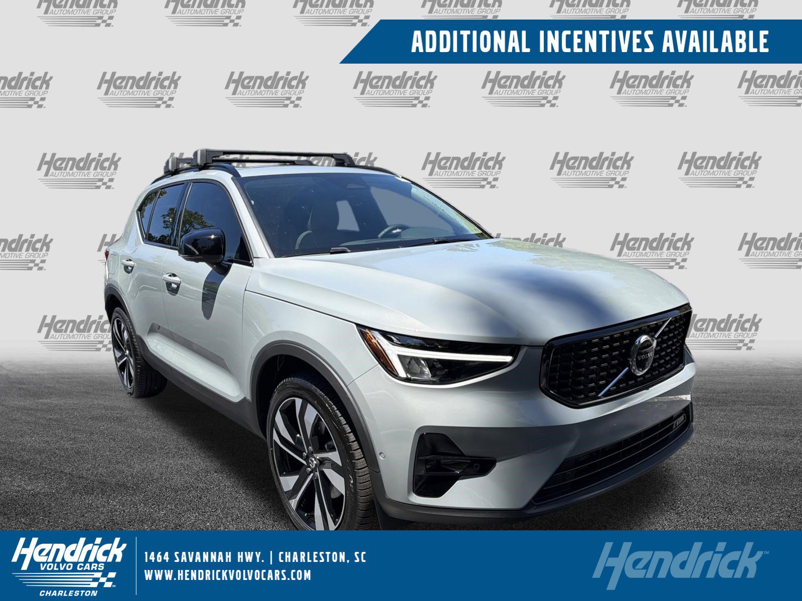 2026 Volvo XC40 B4 Plus Dark FWD's photo