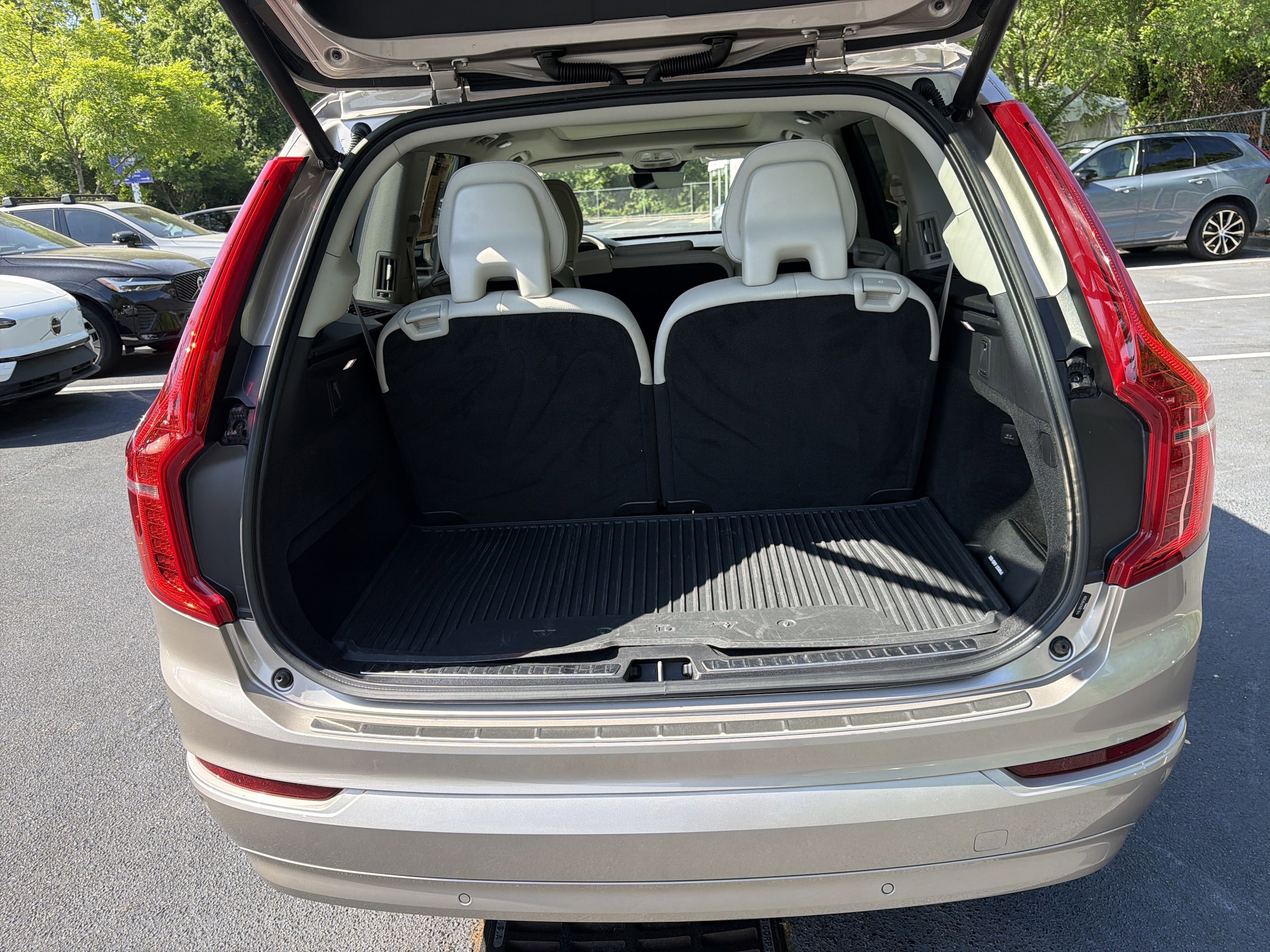 2023 Volvo XC90 Core photo 3