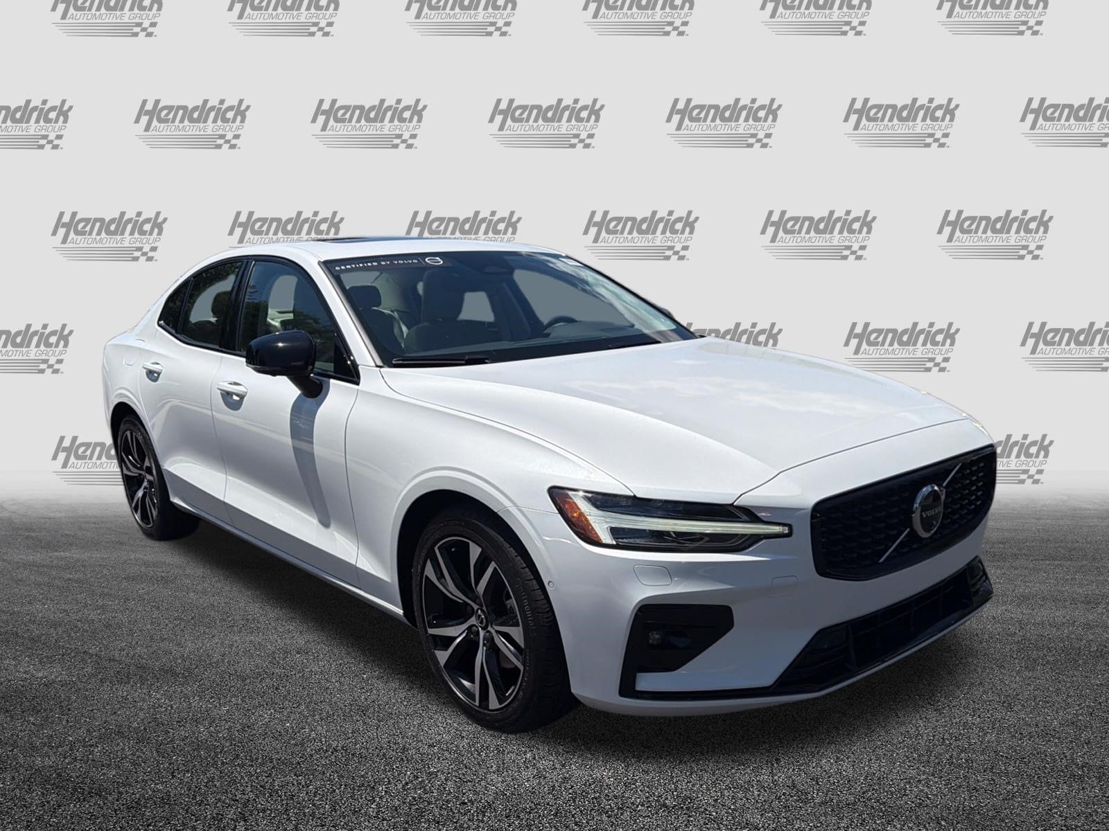 Volvo S60 Plus Dark Theme