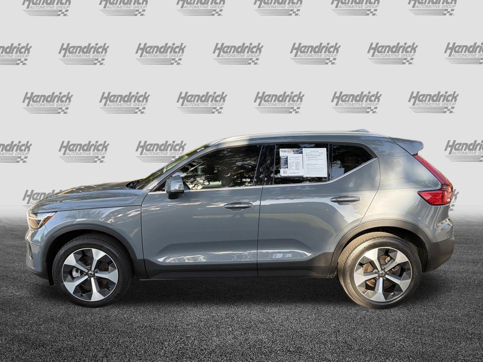 2023 Volvo XC40 Plus Bright Theme photo 6