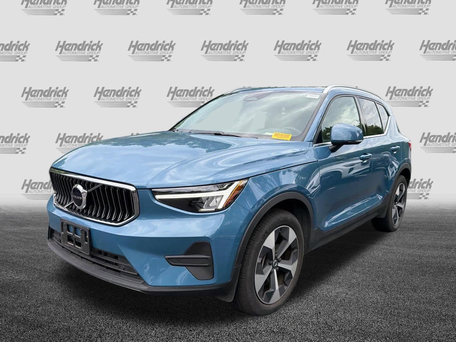 2025 Volvo XC40 Core Bright Theme photo 5