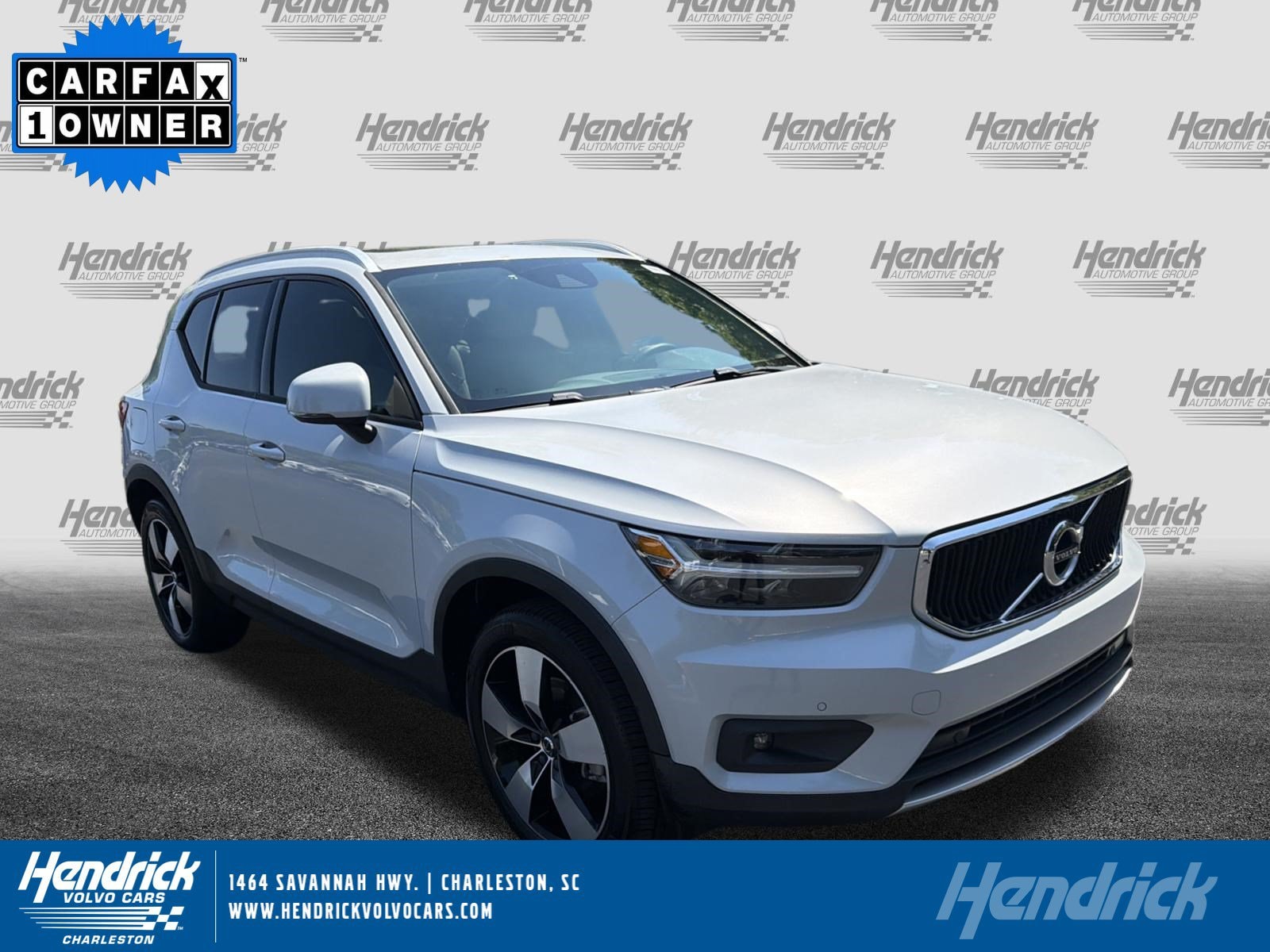 2021 Volvo XC40 T5 Momentum AWD's photo