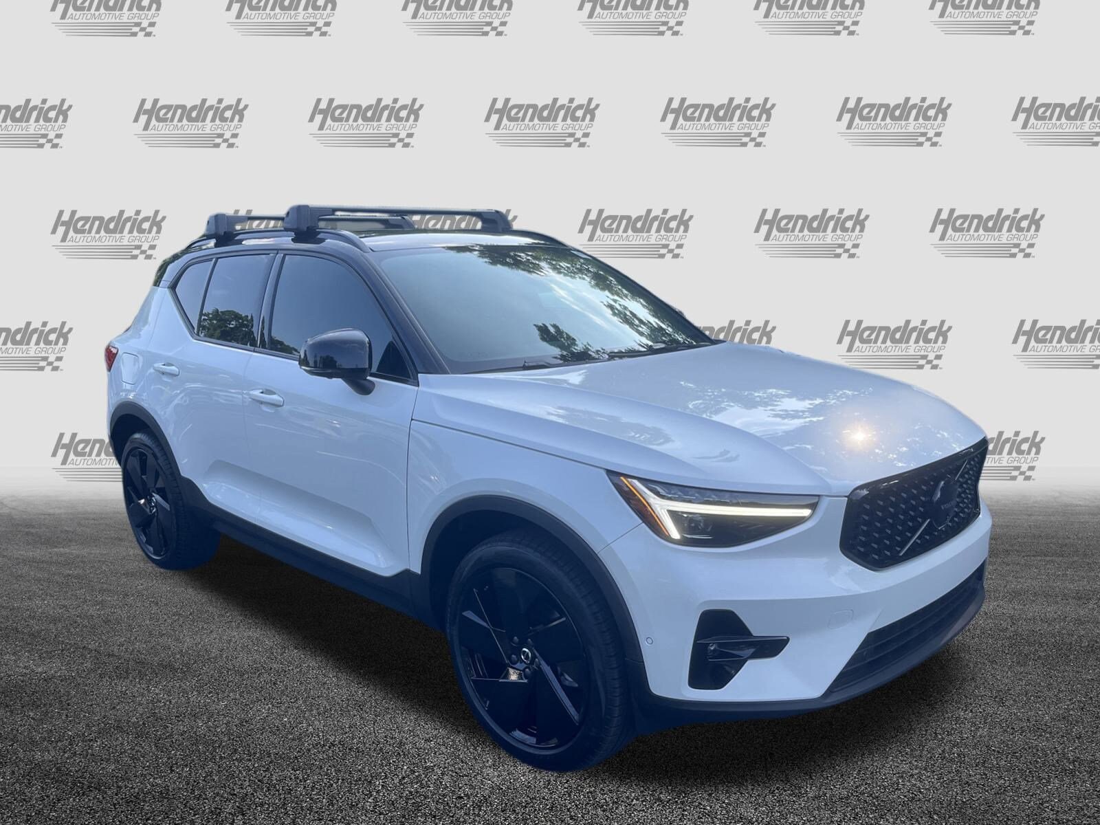 2026 Volvo XC40 photo 2