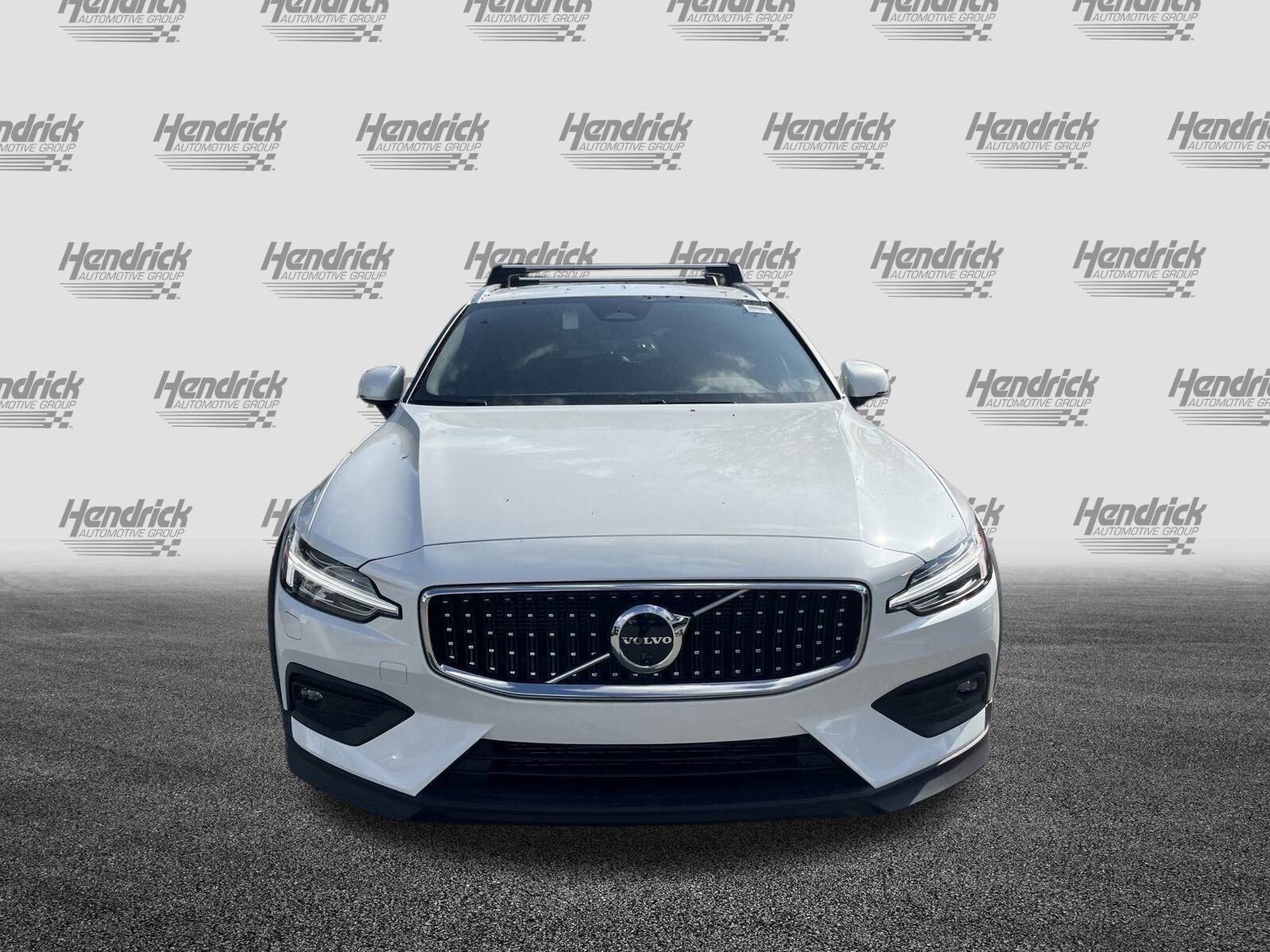2025 Volvo V60 Cross Country B5 Plus photo 2