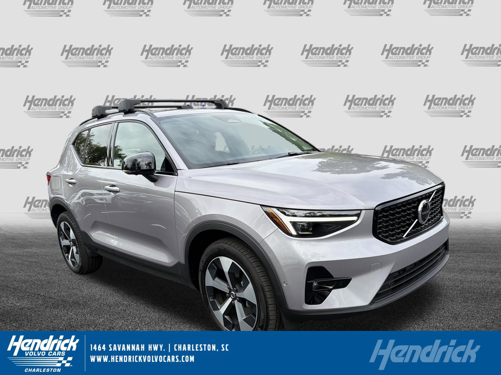 2026 Volvo XC40 B5 Plus Dark AWD's photo