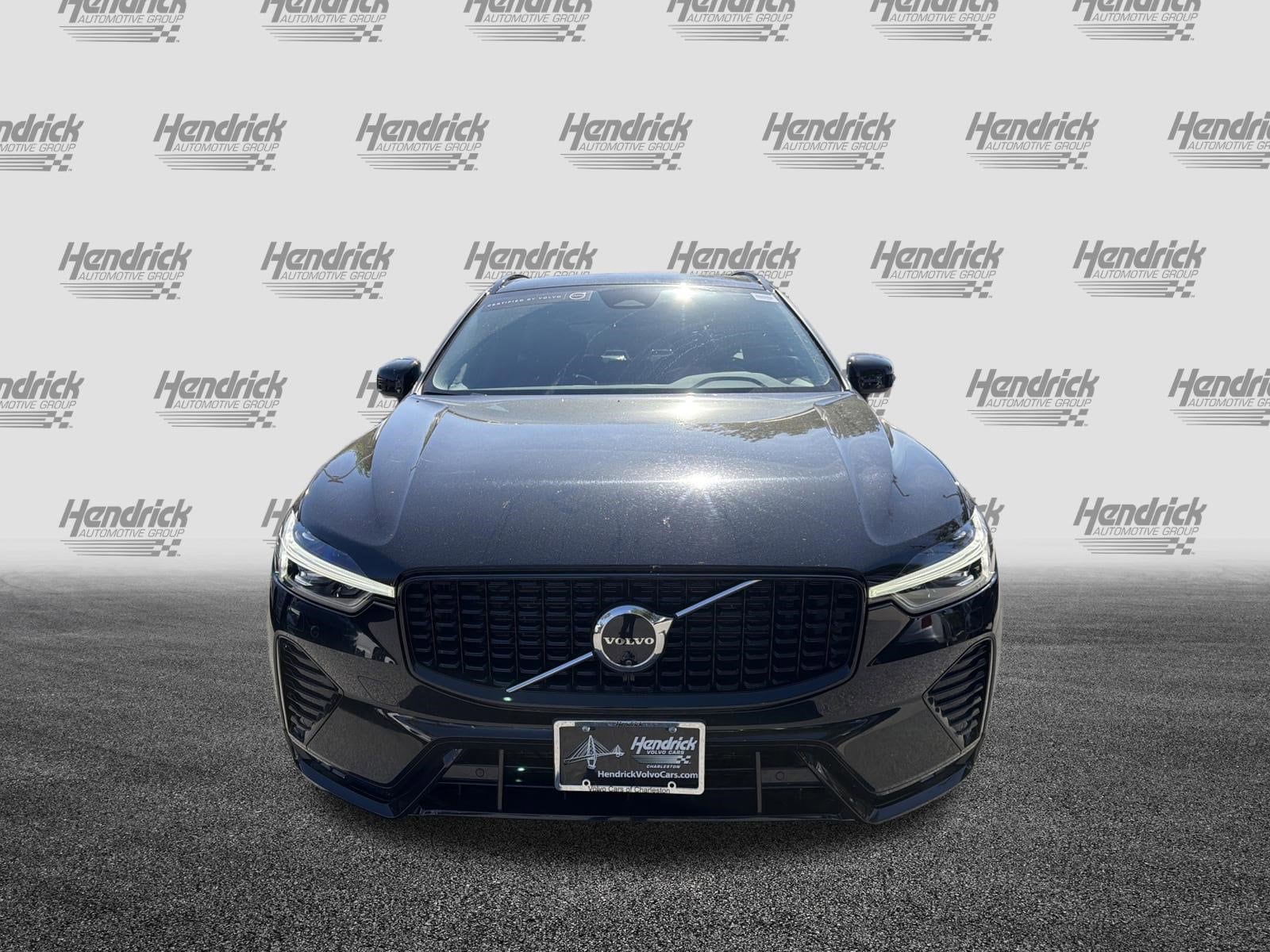 2025 Volvo XC60 Plus photo 2