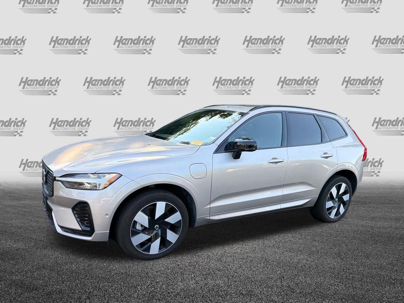 Volvo XC60 Recharge Plug-In Hybrid Plus Dark Theme