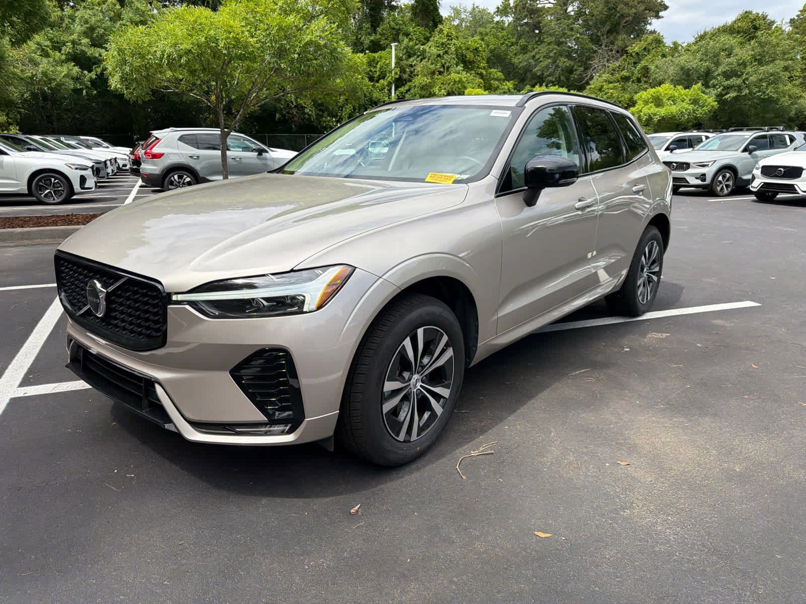 2025 Volvo XC60 Core photo 5