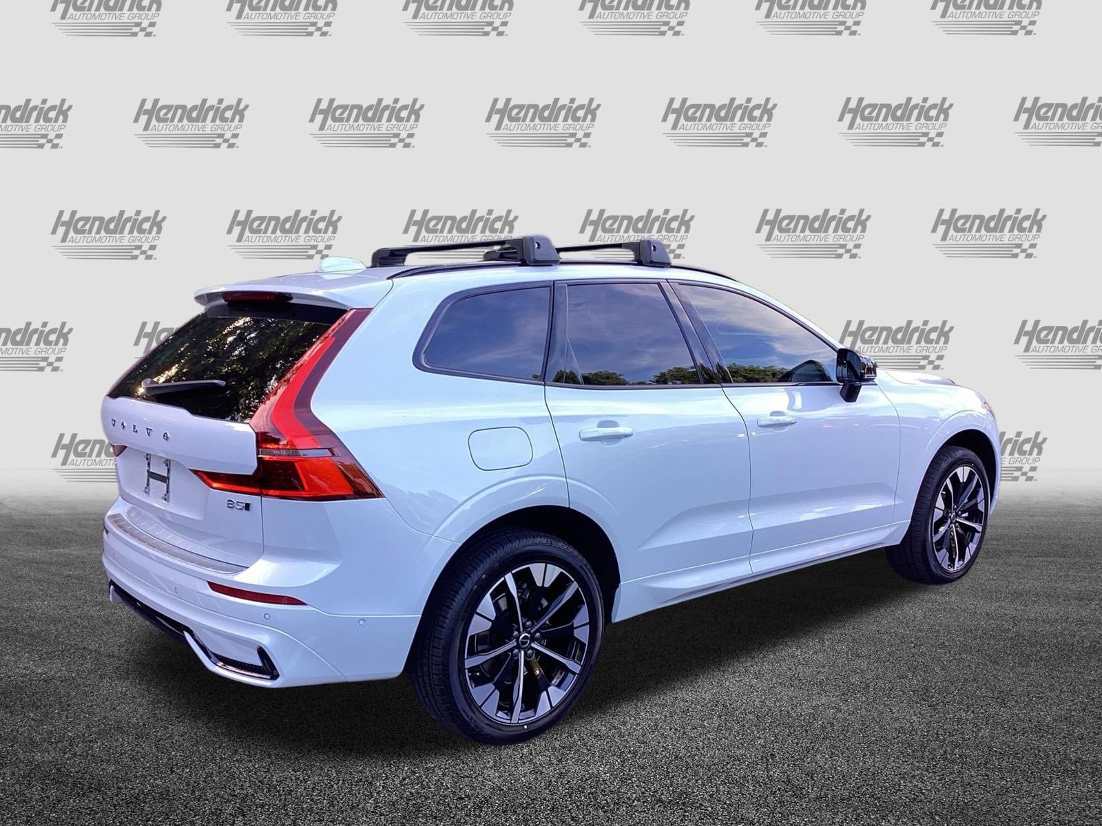 2026 Volvo XC60 Plus photo 3