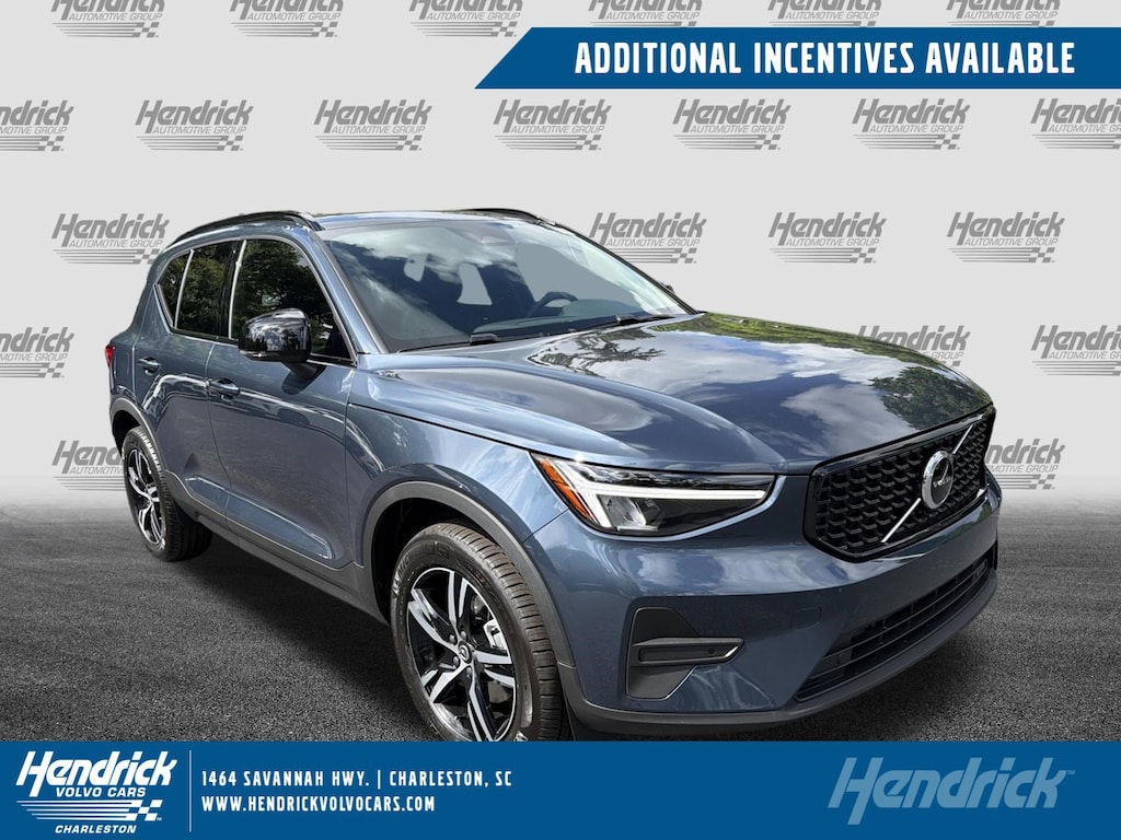 New 2026 Volvo XC40 B5 Core SUV