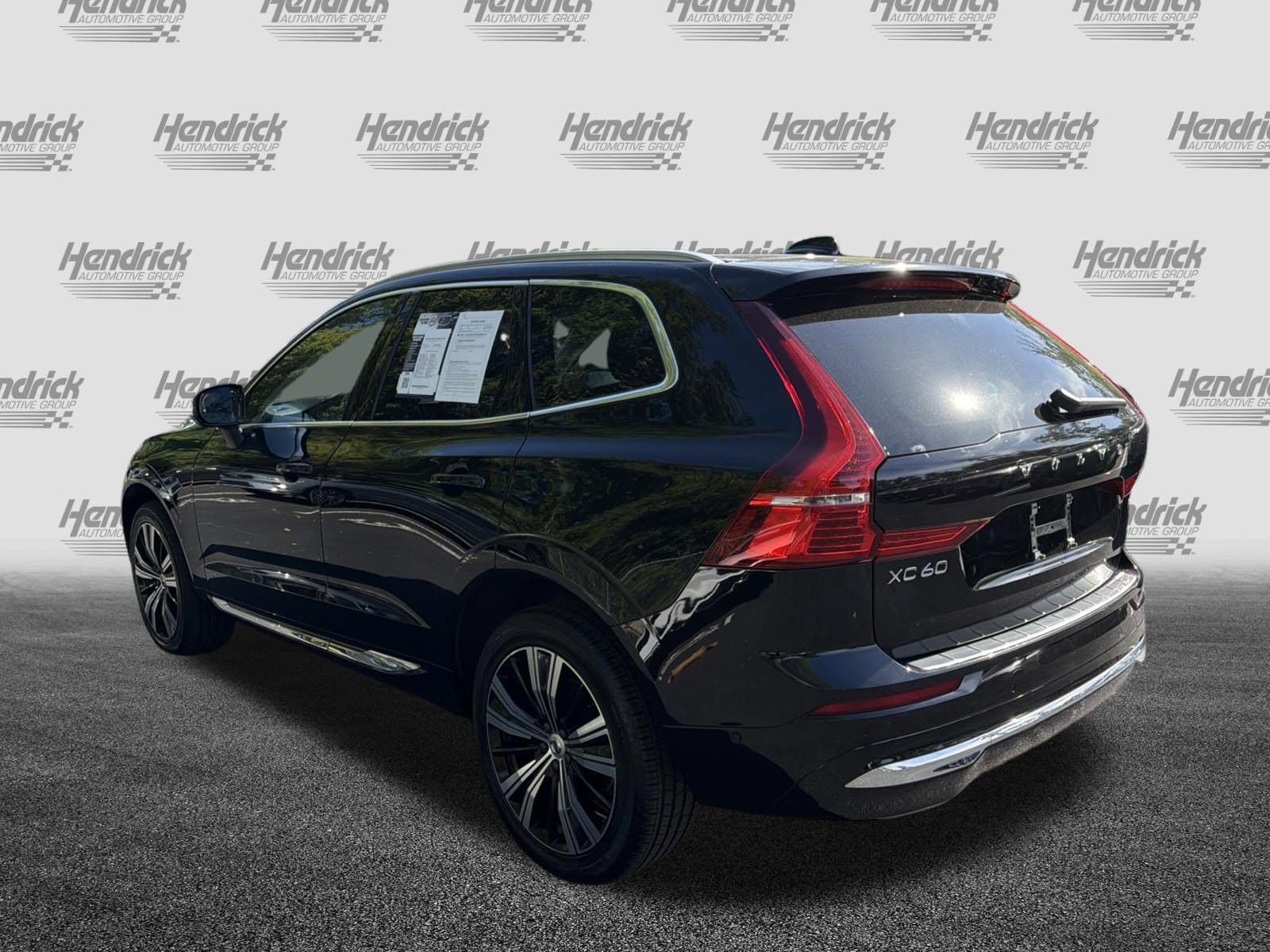 2023 Volvo XC60 Plus Bright Theme photo 3