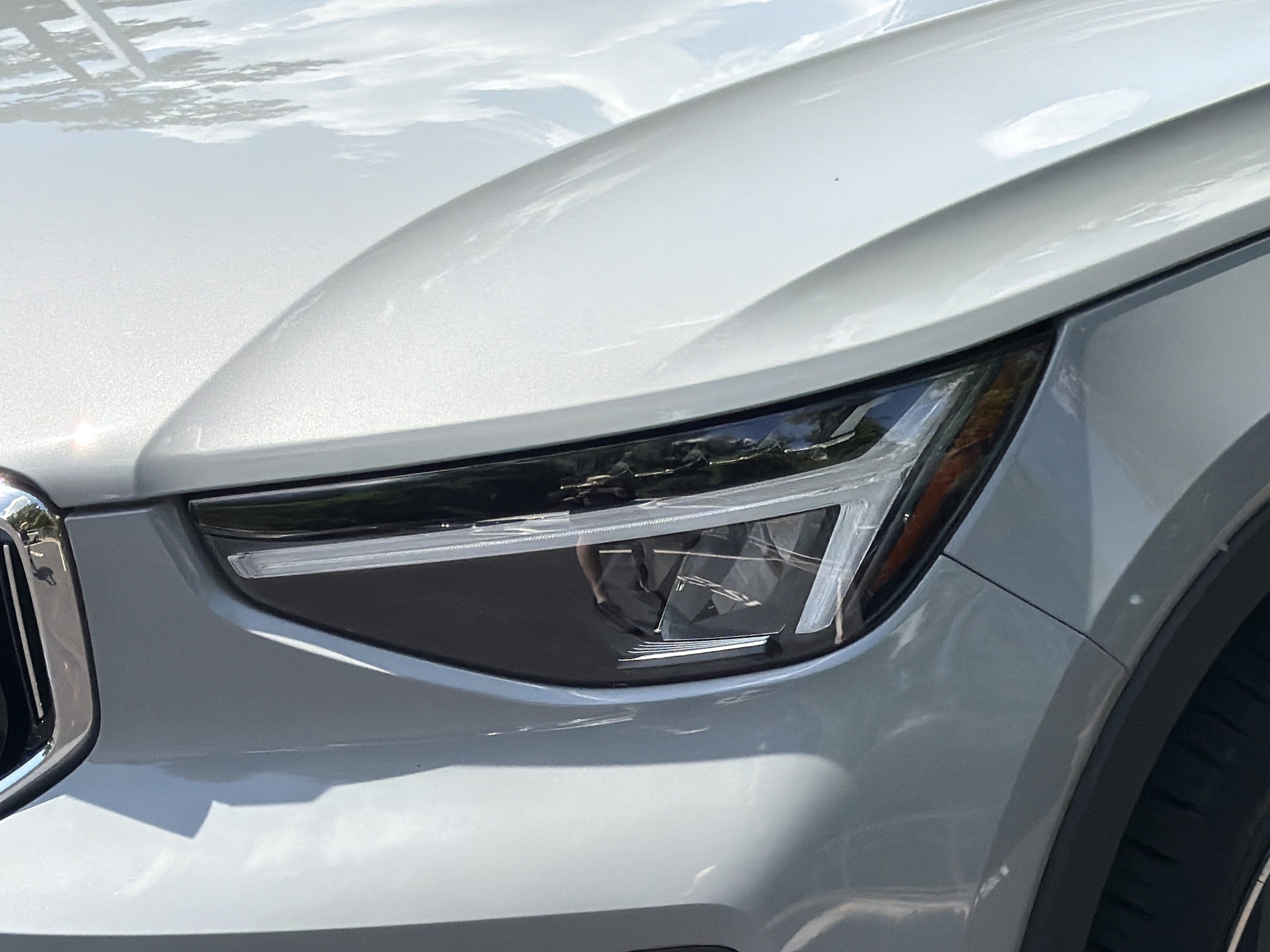 2024 Volvo XC40 Core Bright Theme photo 4