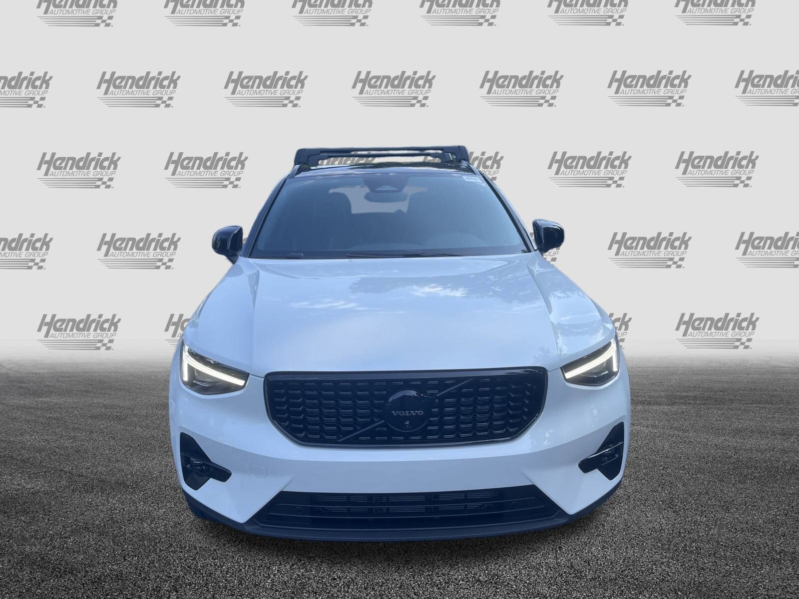 2026 Volvo XC40 photo 3