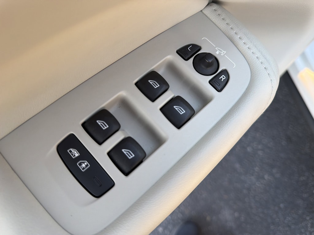 Certified 2023 Volvo XC60 Plus Bright Theme SUV