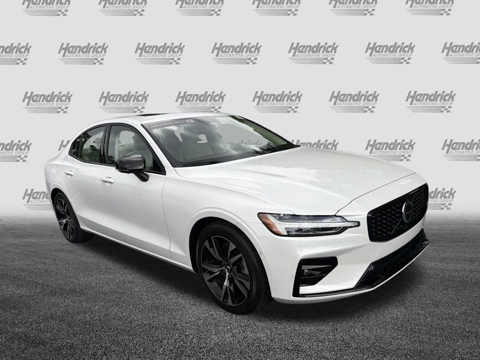 Volvo S60 Plus Dark Theme