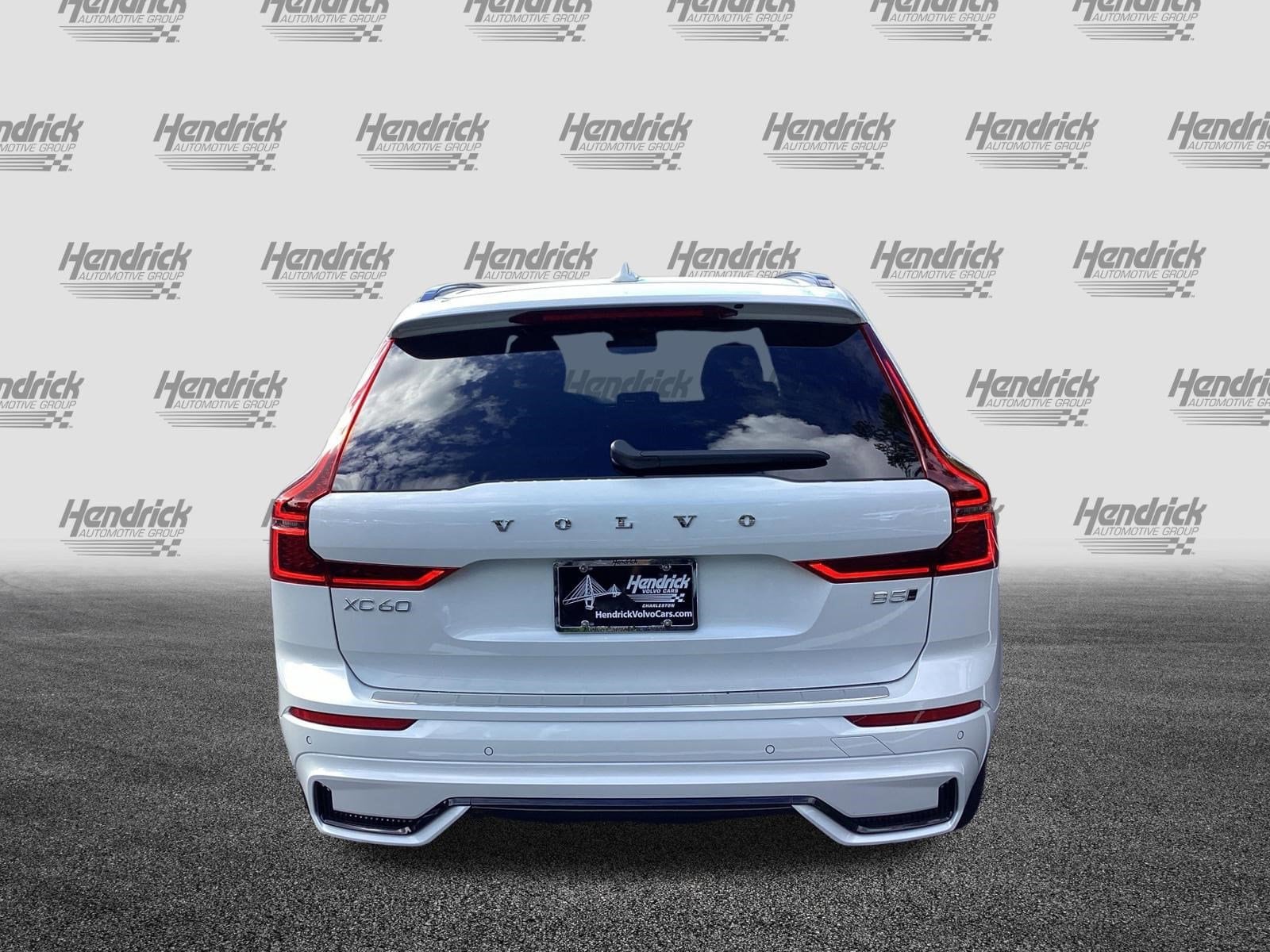 2026 Volvo XC60 Plus photo 6