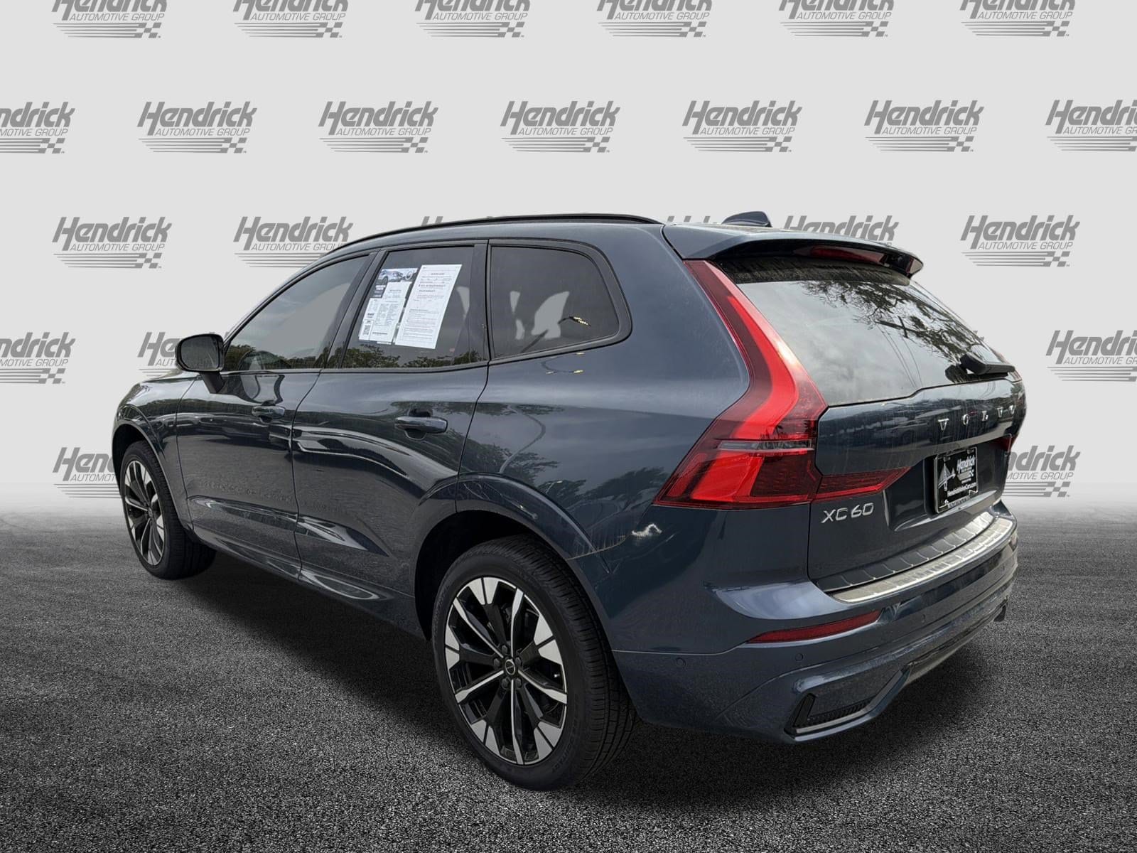 2026 Volvo XC60 Plus photo 6