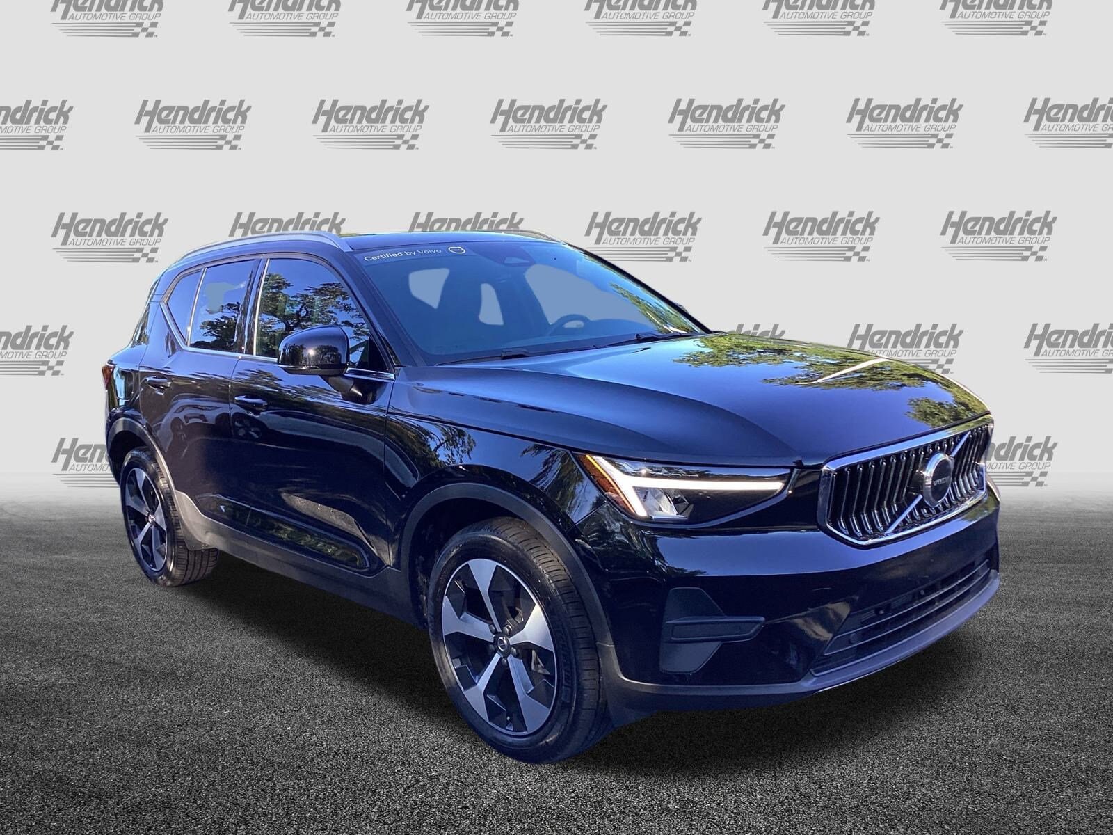 2025 Volvo XC40 Core photo 2