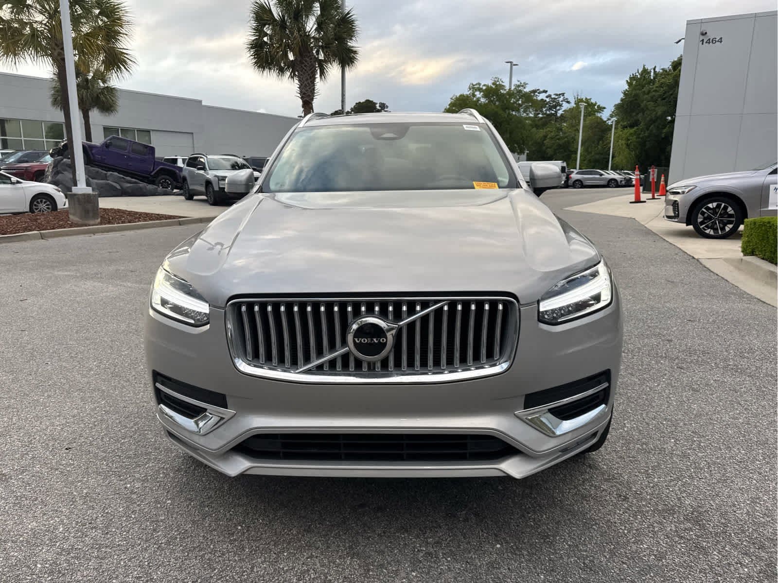 2025 Volvo XC90 Core photo 6
