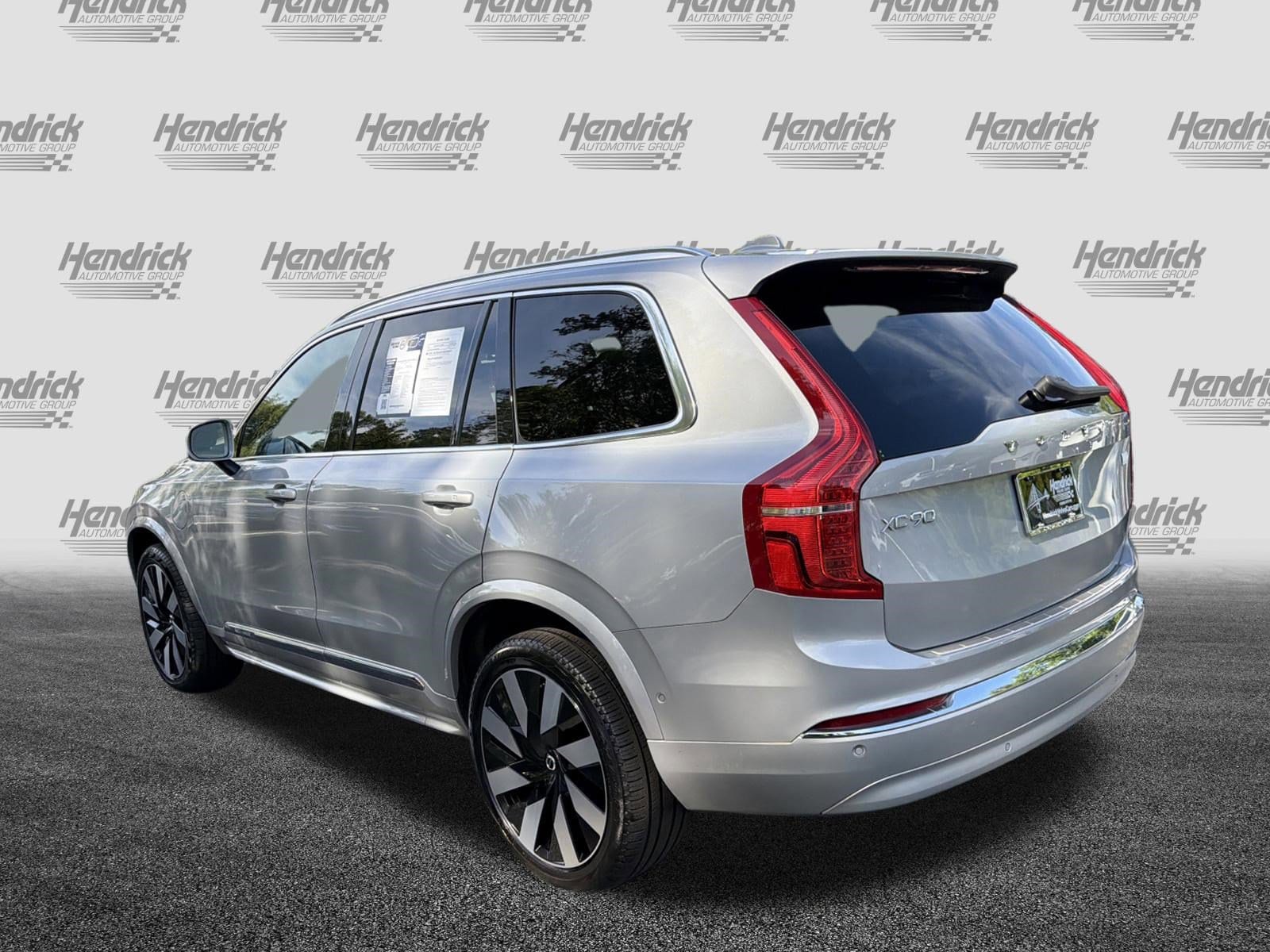 2024 Volvo XC90 Recharge Plug-In Hybrid Ultimate Bright Theme photo 3