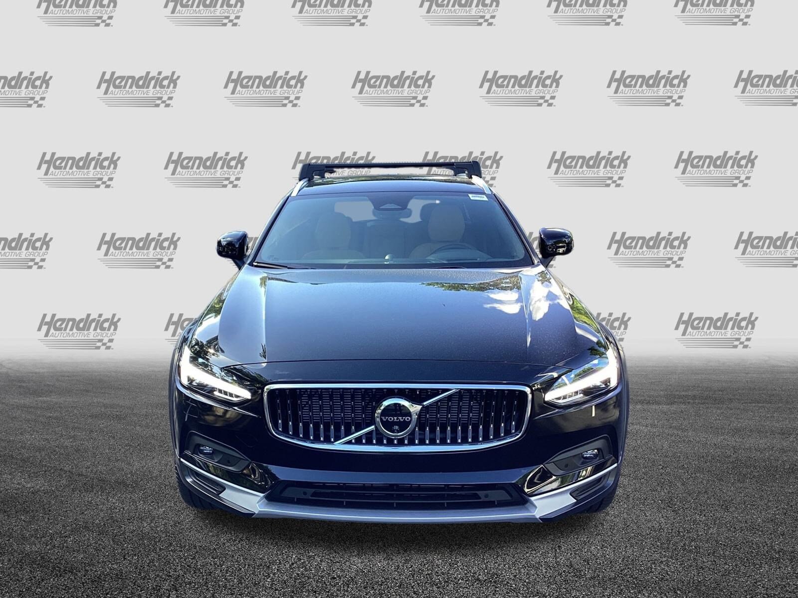 2026 Volvo V90 Cross Country B6 photo 2