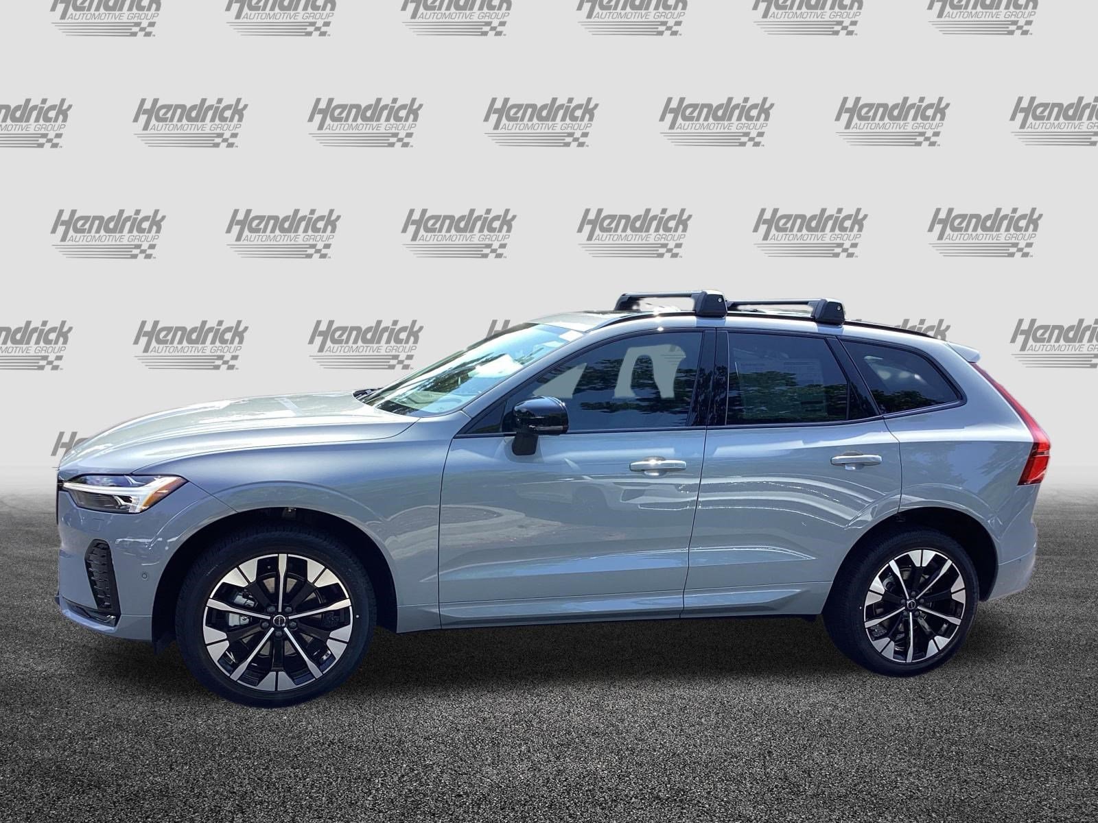 2026 Volvo XC60 Plus photo 4