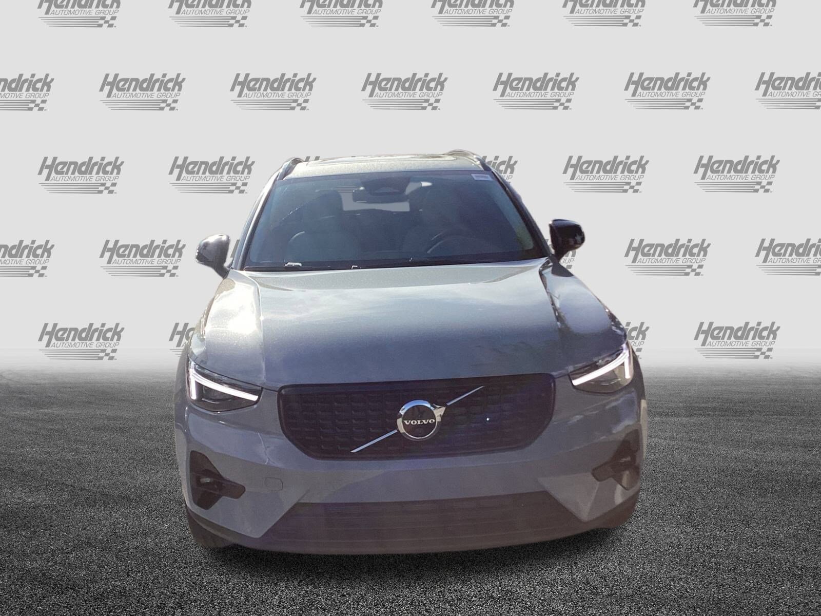 2026 Volvo XC40 AWD Core photo 3