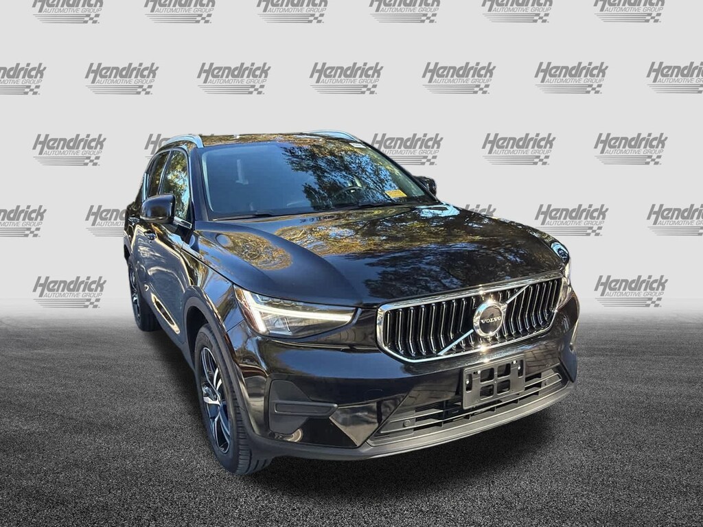 Certified 2025 Volvo XC40 Core Bright Theme SUV