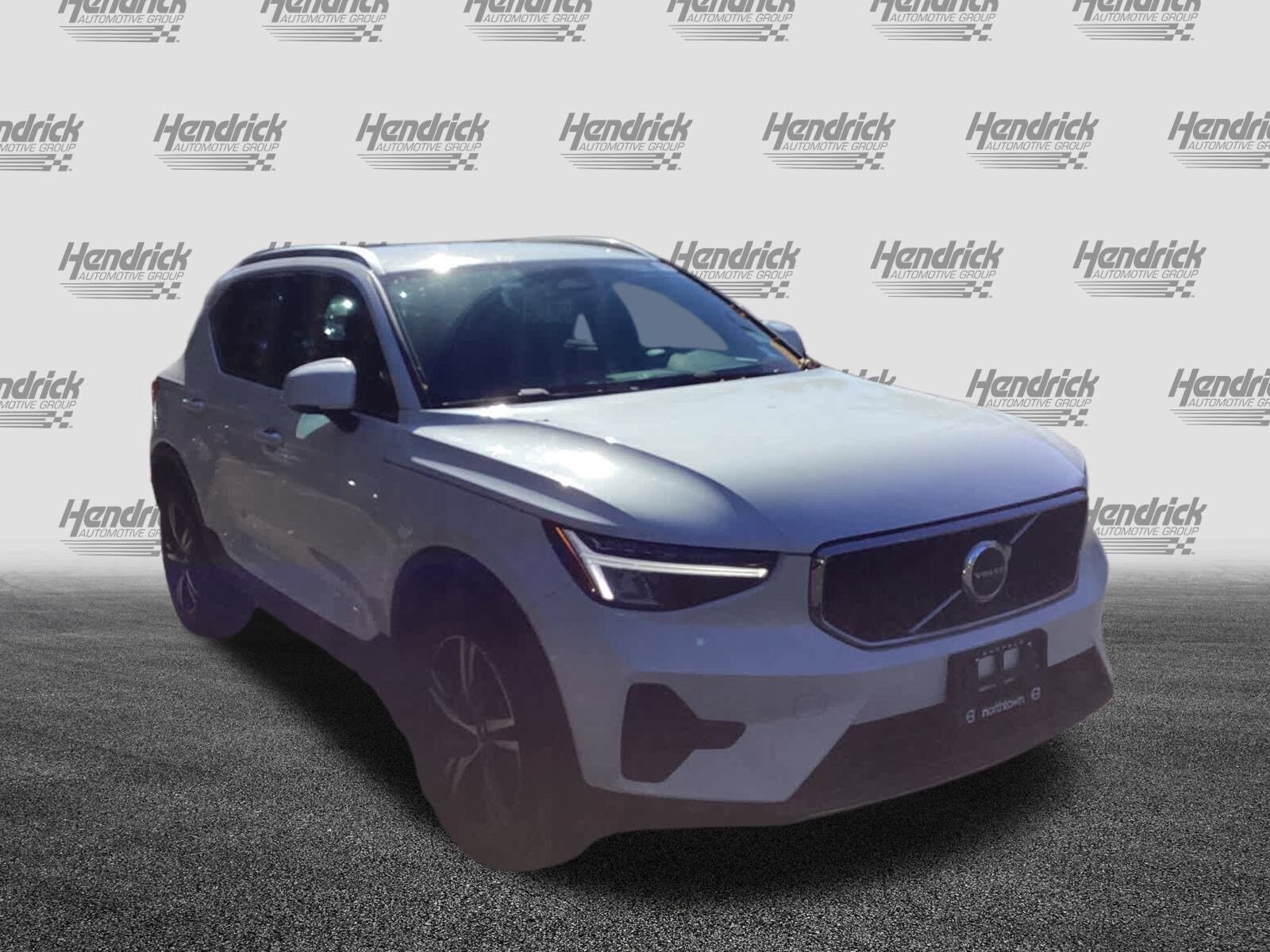 2023 Volvo XC40 Core photo 2