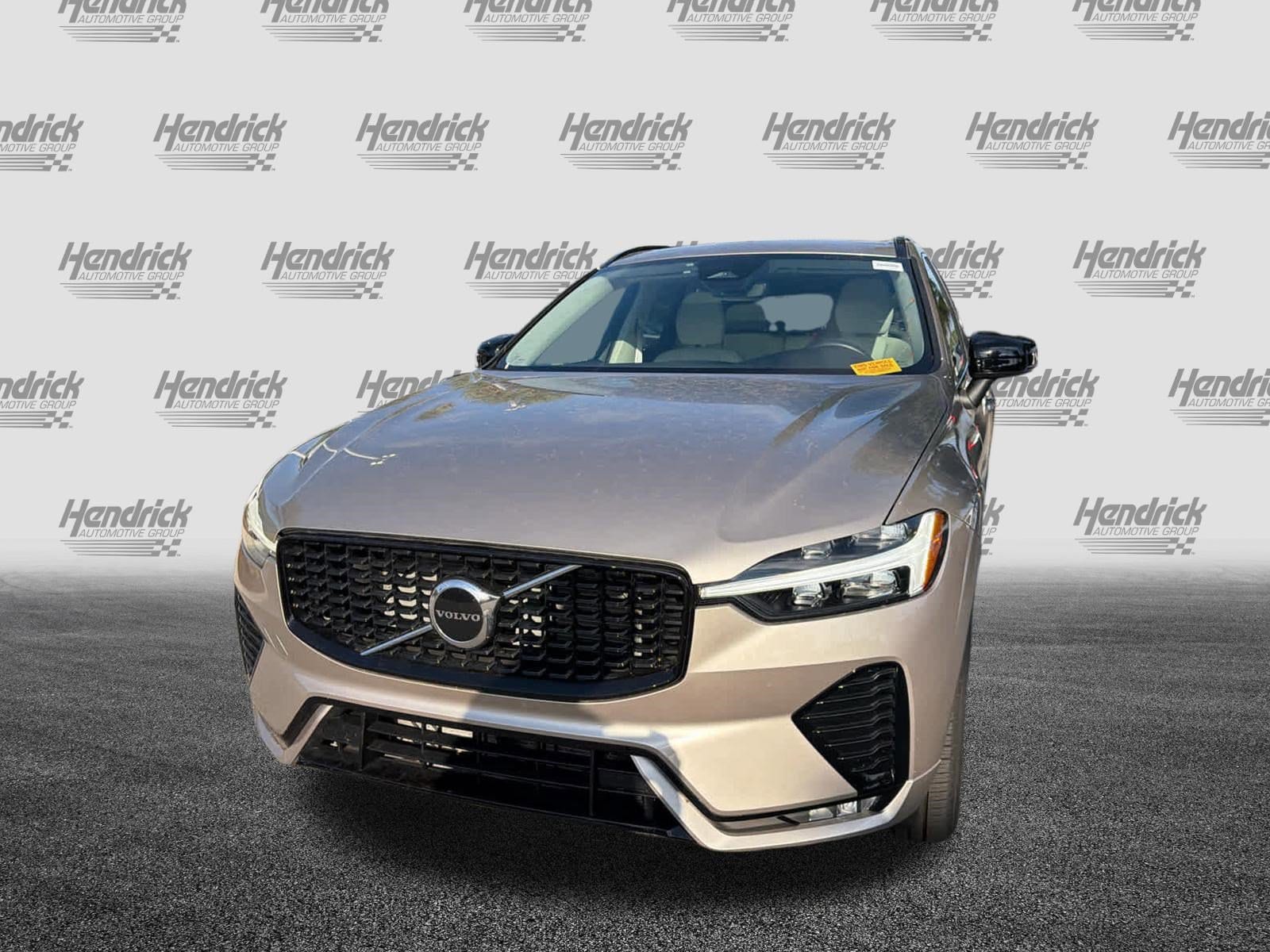 2025 Volvo XC60 Core photo 5