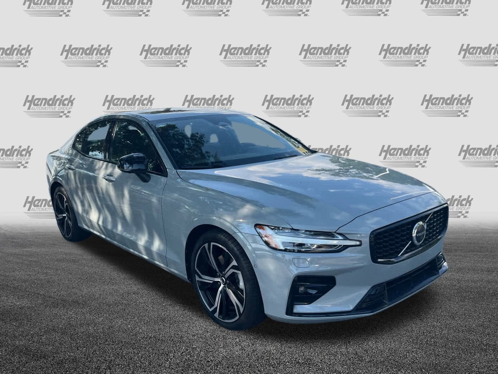 2024 Volvo S60 Ultimate photo 2