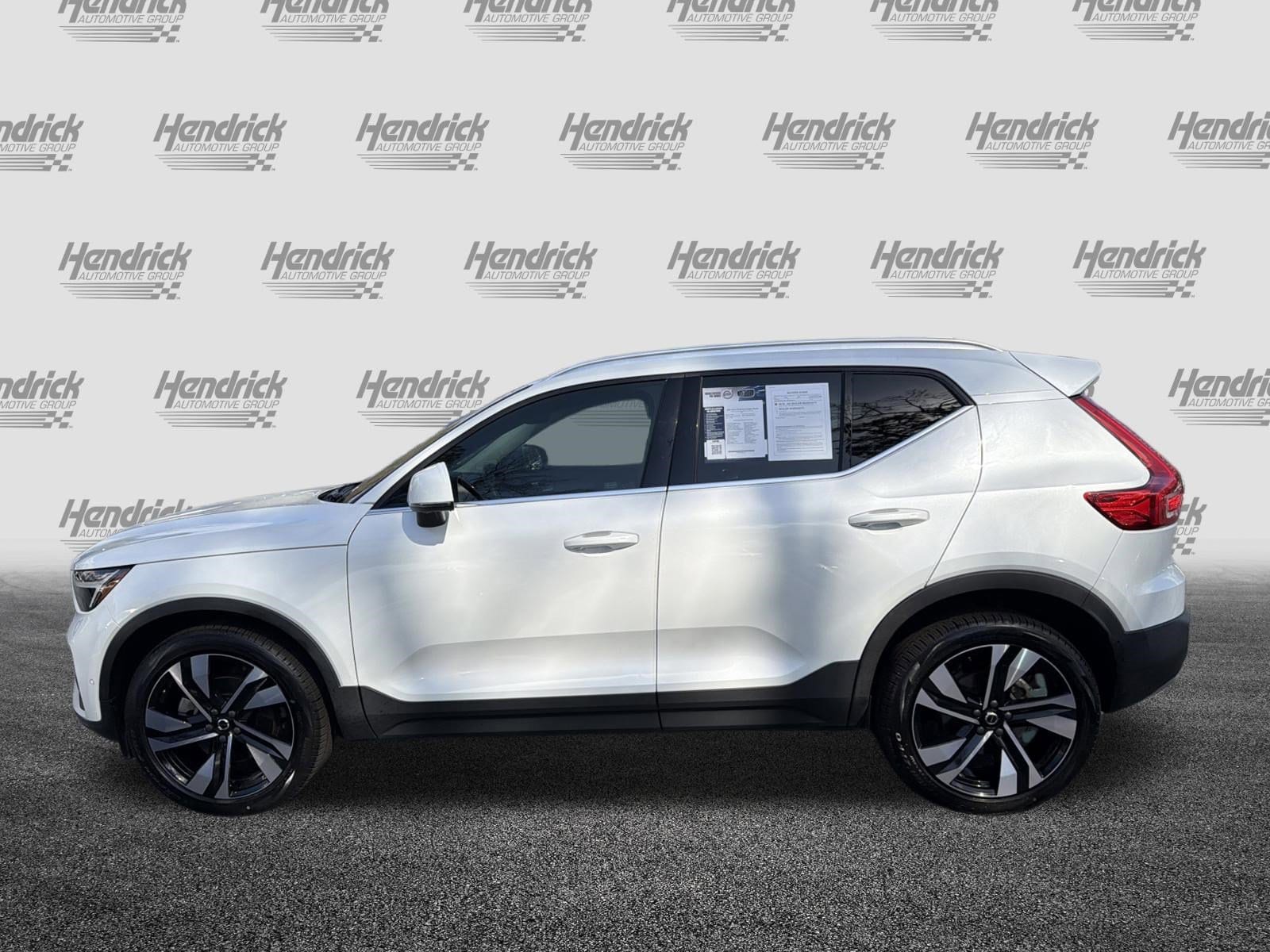 2023 Volvo XC40 Plus Bright Theme photo 6