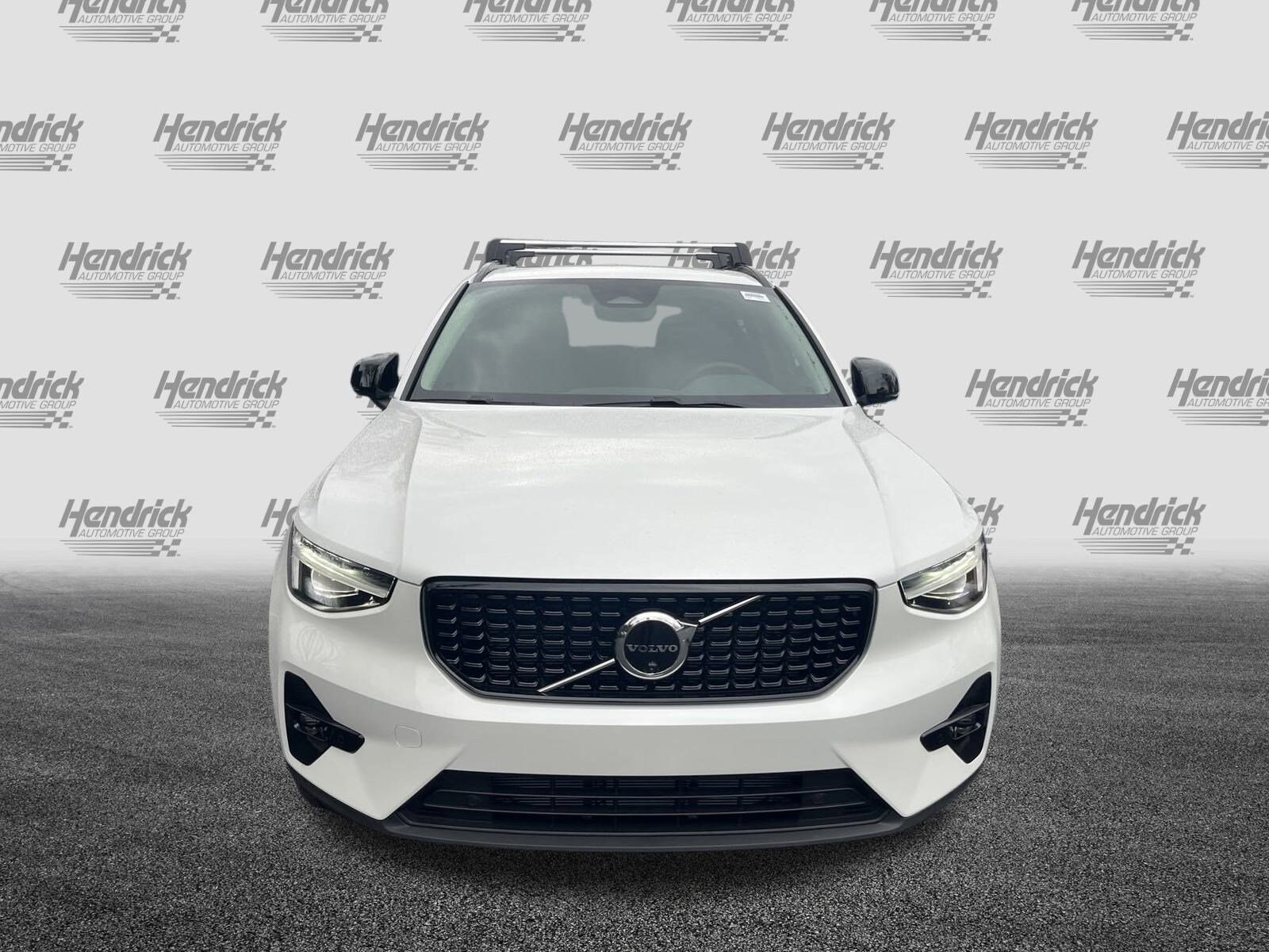 2025 Volvo XC40 Plus photo 3