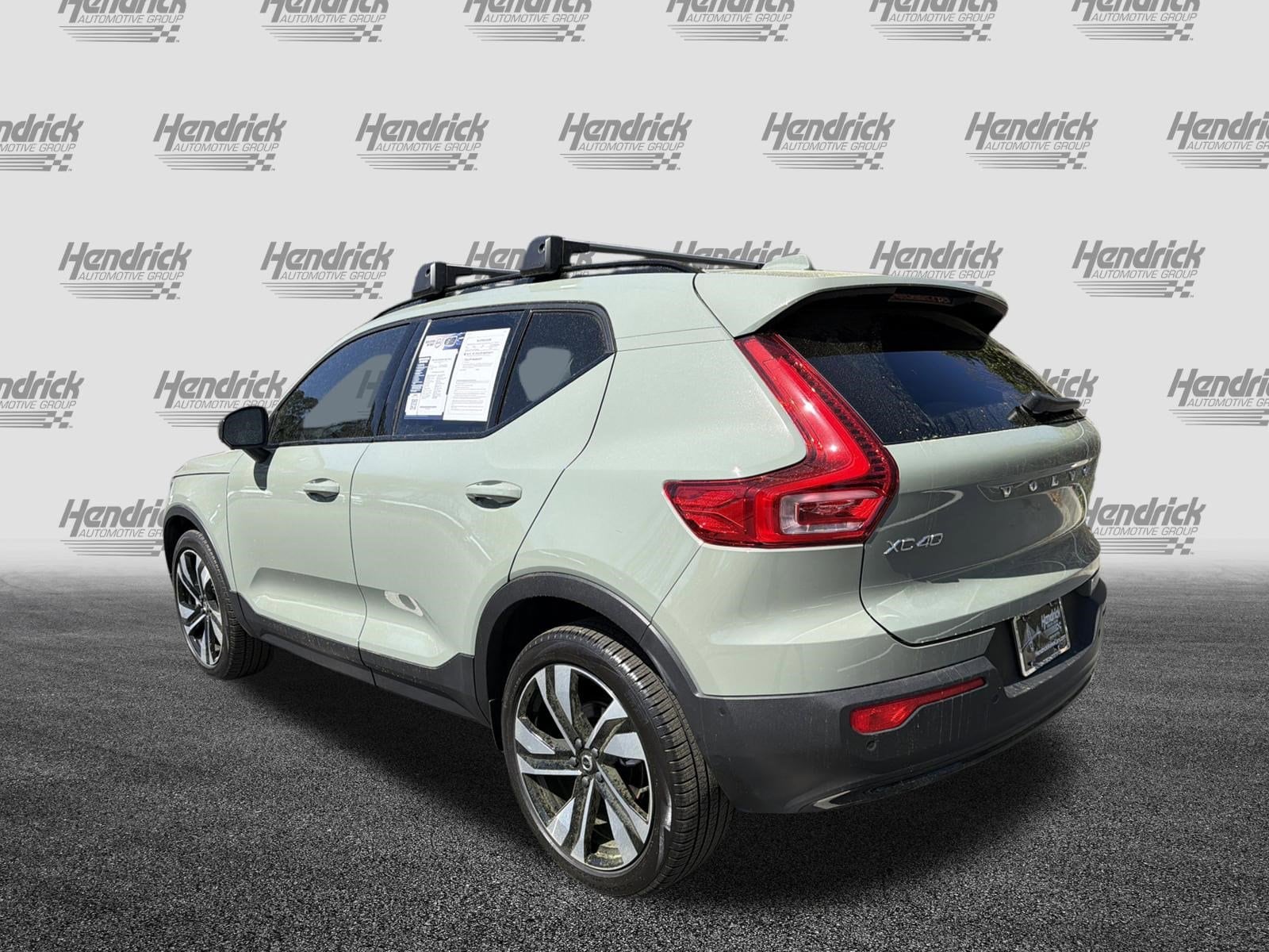 2025 Volvo XC40 Ultra Dark Theme photo 3