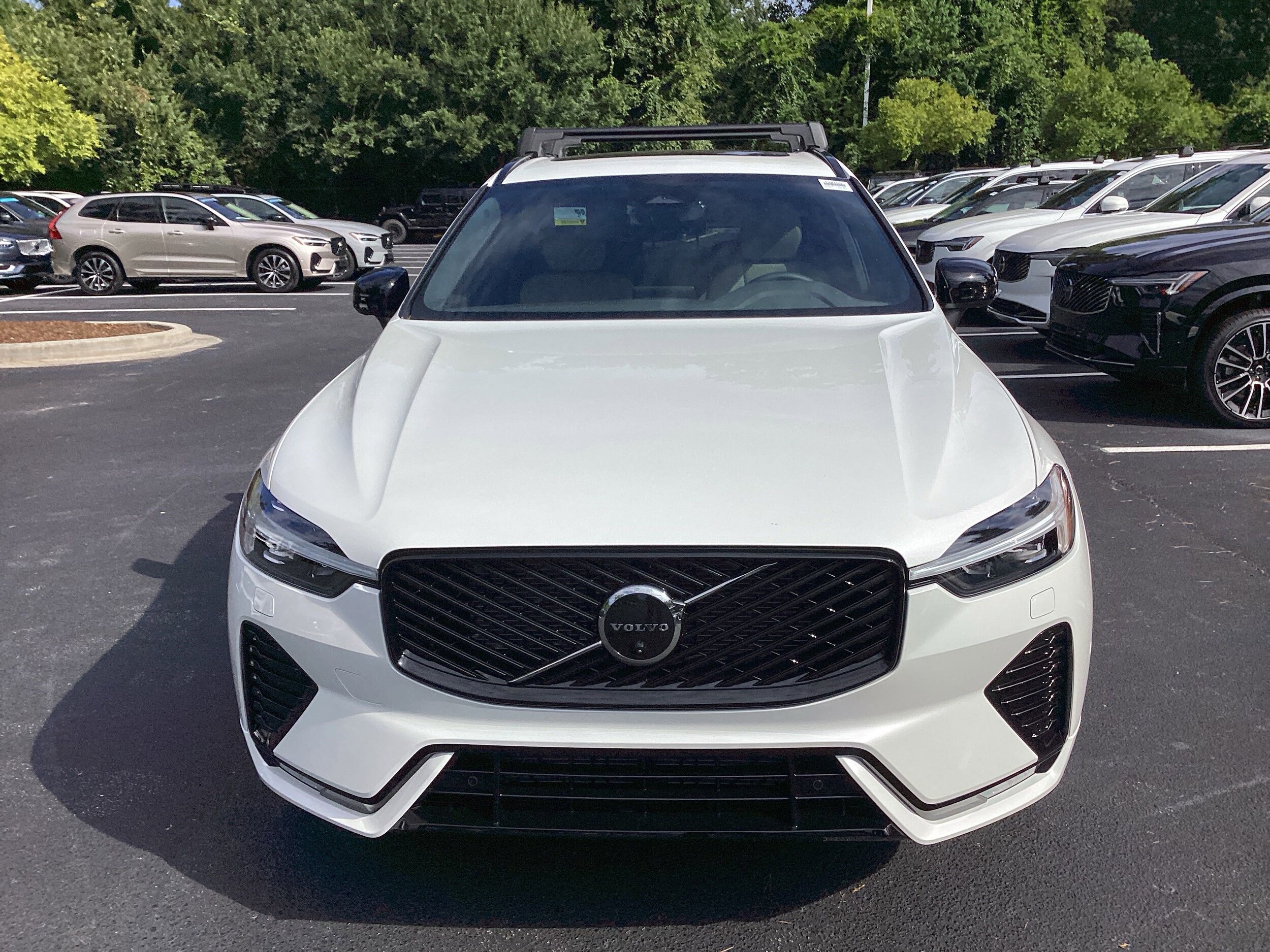 2026 Volvo XC60 B5 Plus photo 3