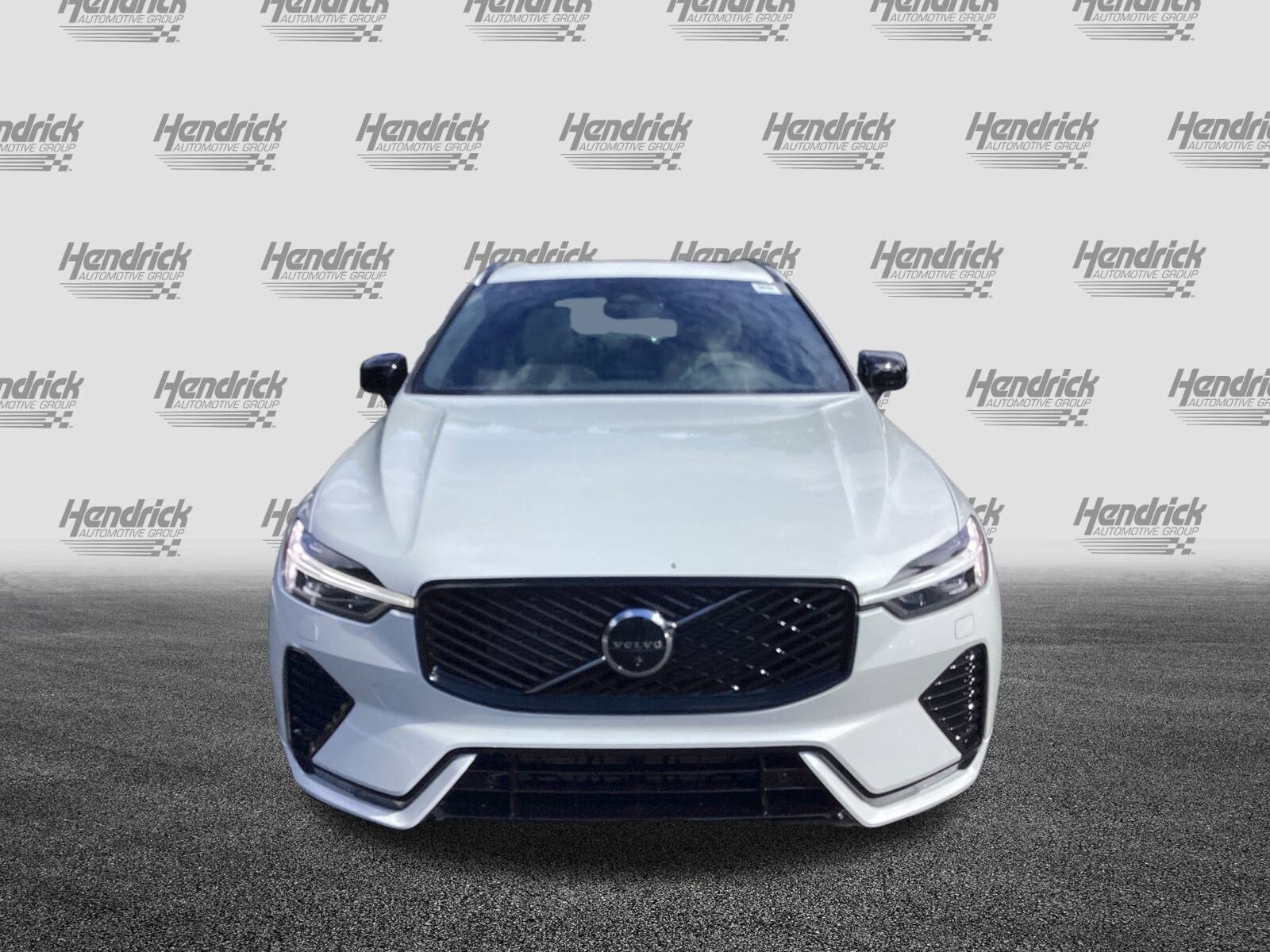 2026 Volvo XC60 B5 Plus photo 3