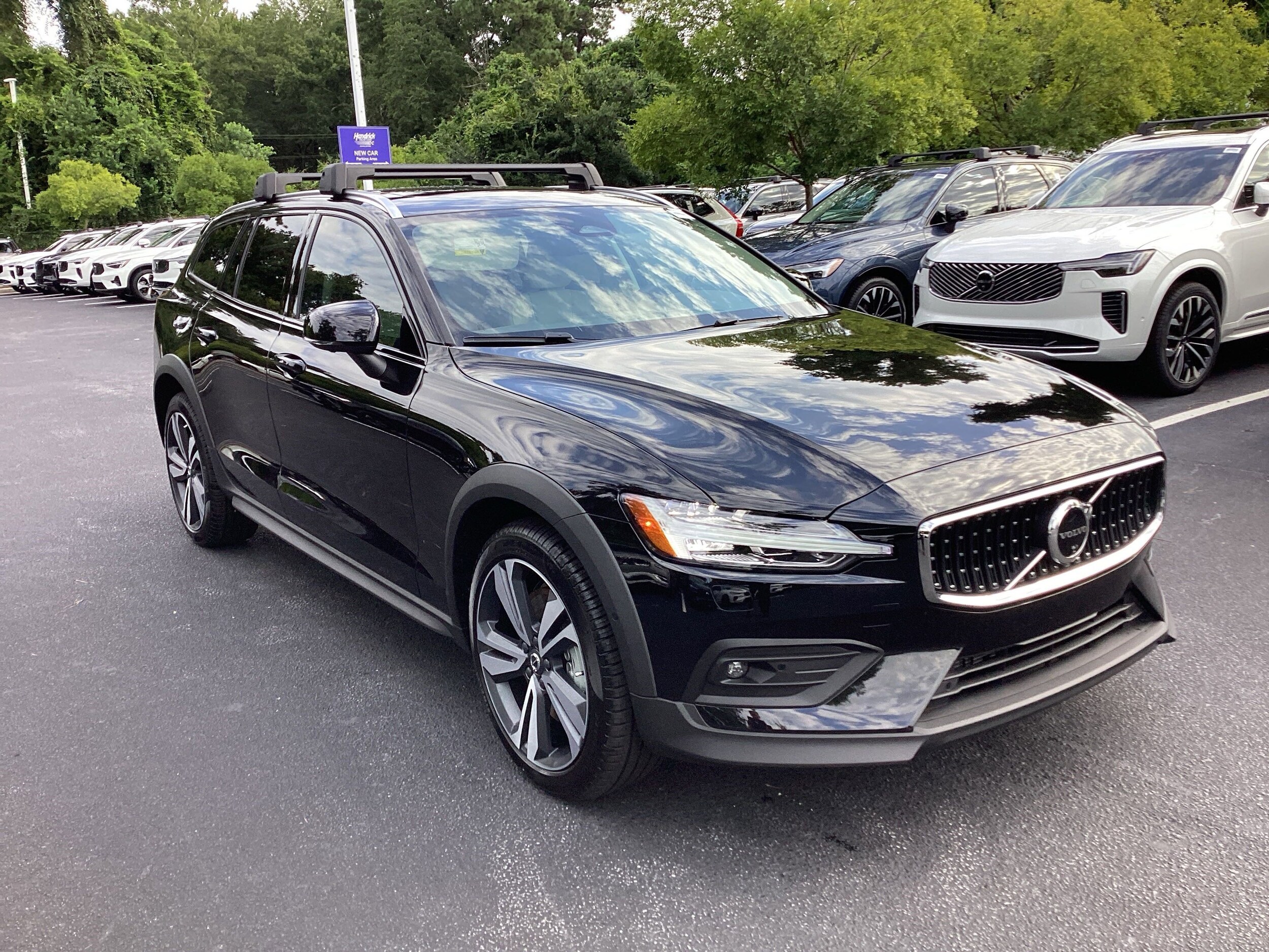 2026 Volvo V60 Cross Country B5 Plus photo 2