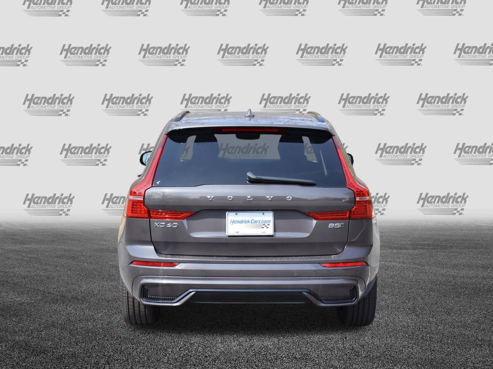 2025 Volvo XC60 Plus photo 3