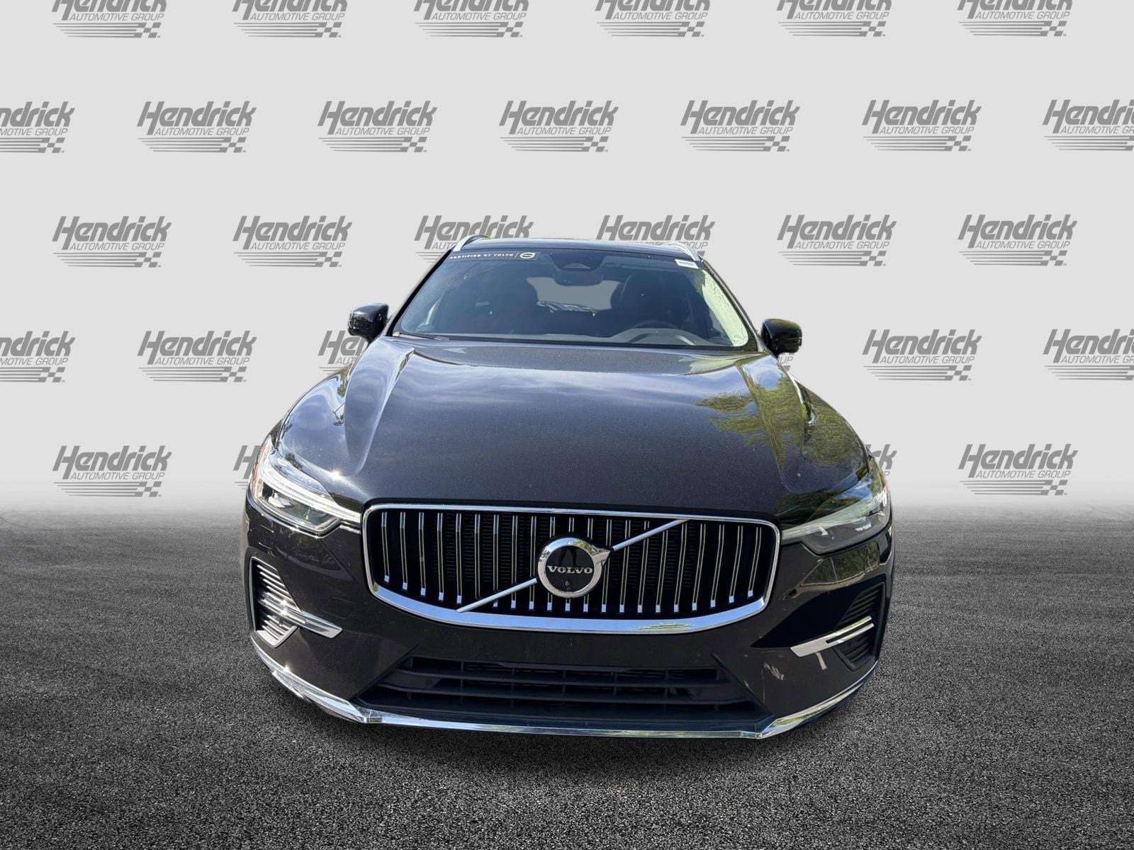 2023 Volvo XC60 Plus Bright Theme photo 2