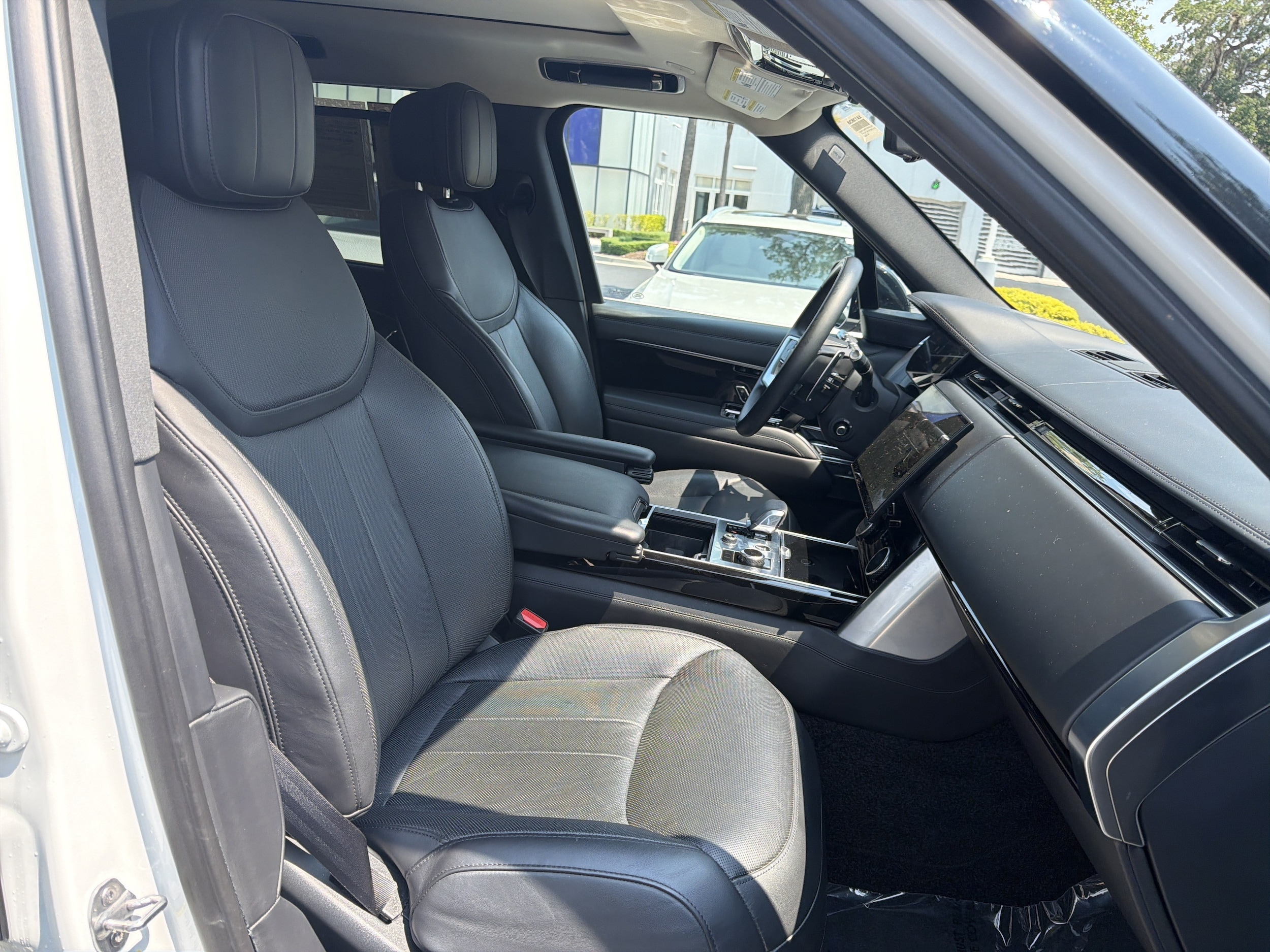 2022 Land Rover Range Rover Base - Photo 35