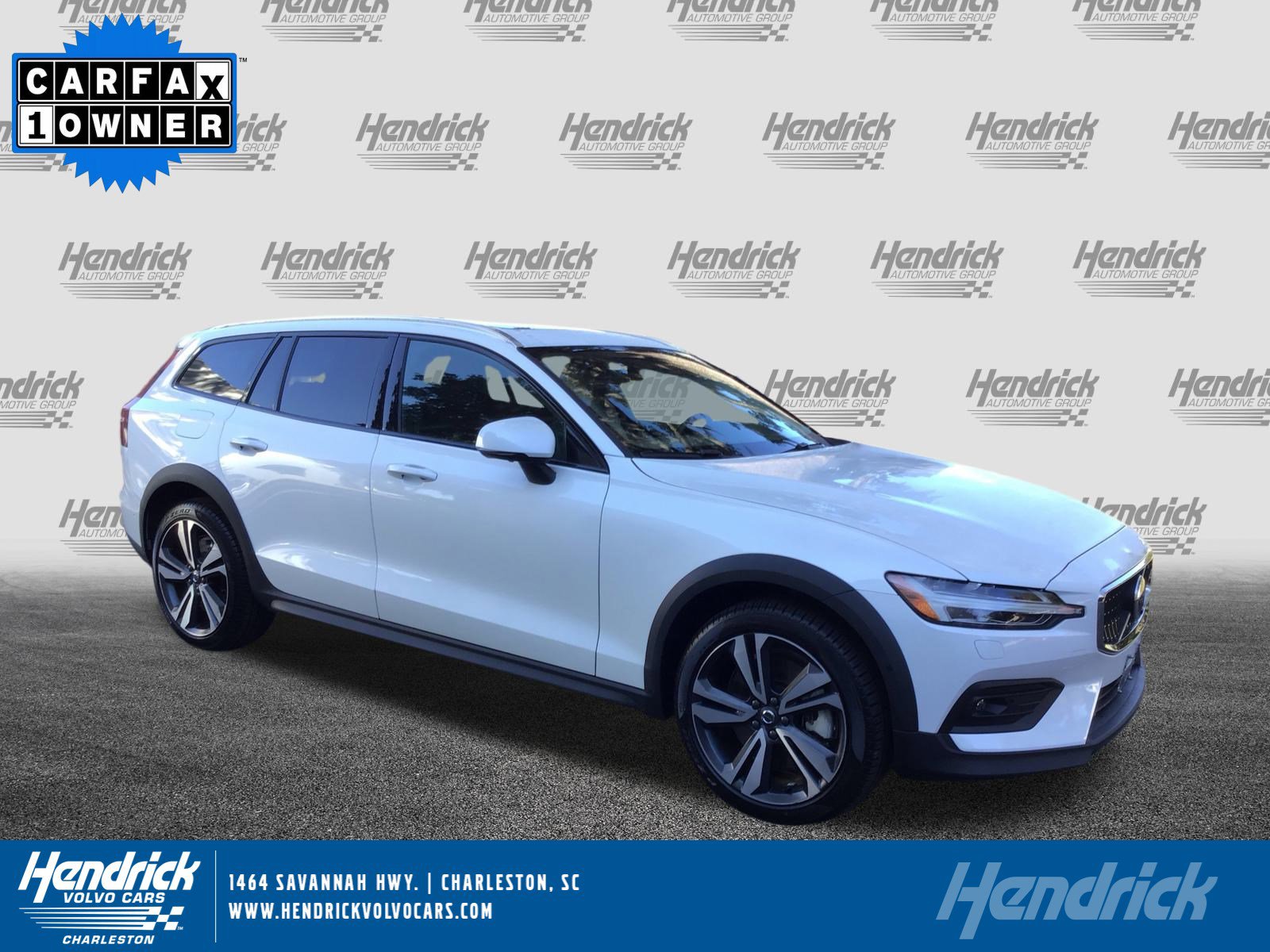 2025 Volvo V60 Cross Country Plus's photo