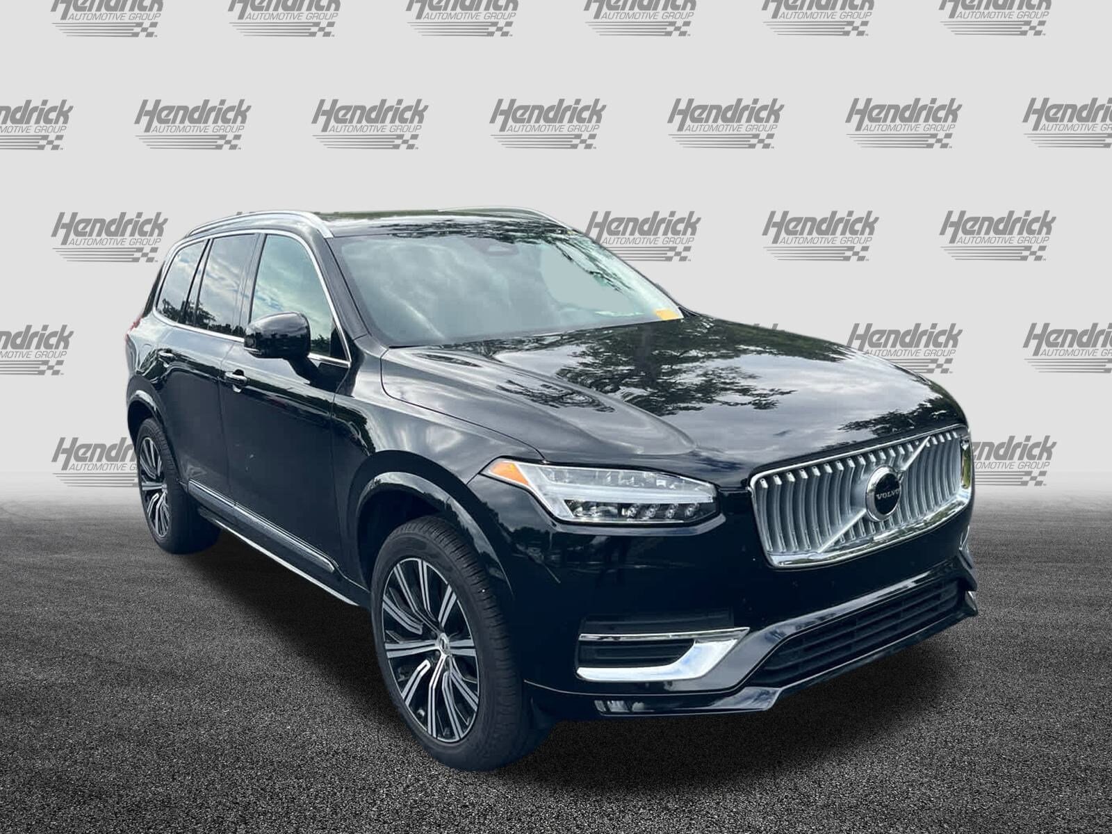 2025 Volvo XC90 Core photo 2