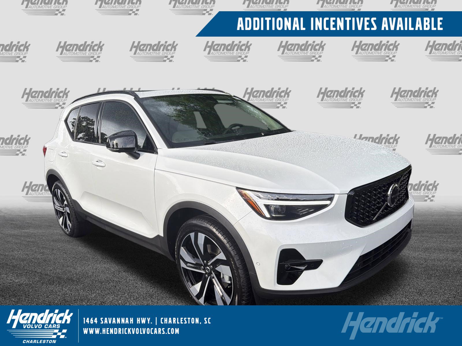 2026 Volvo XC40 B5 Ultra Dark AWD's photo