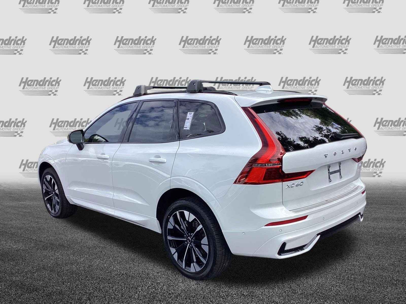 2026 Volvo XC60 Plus photo 5